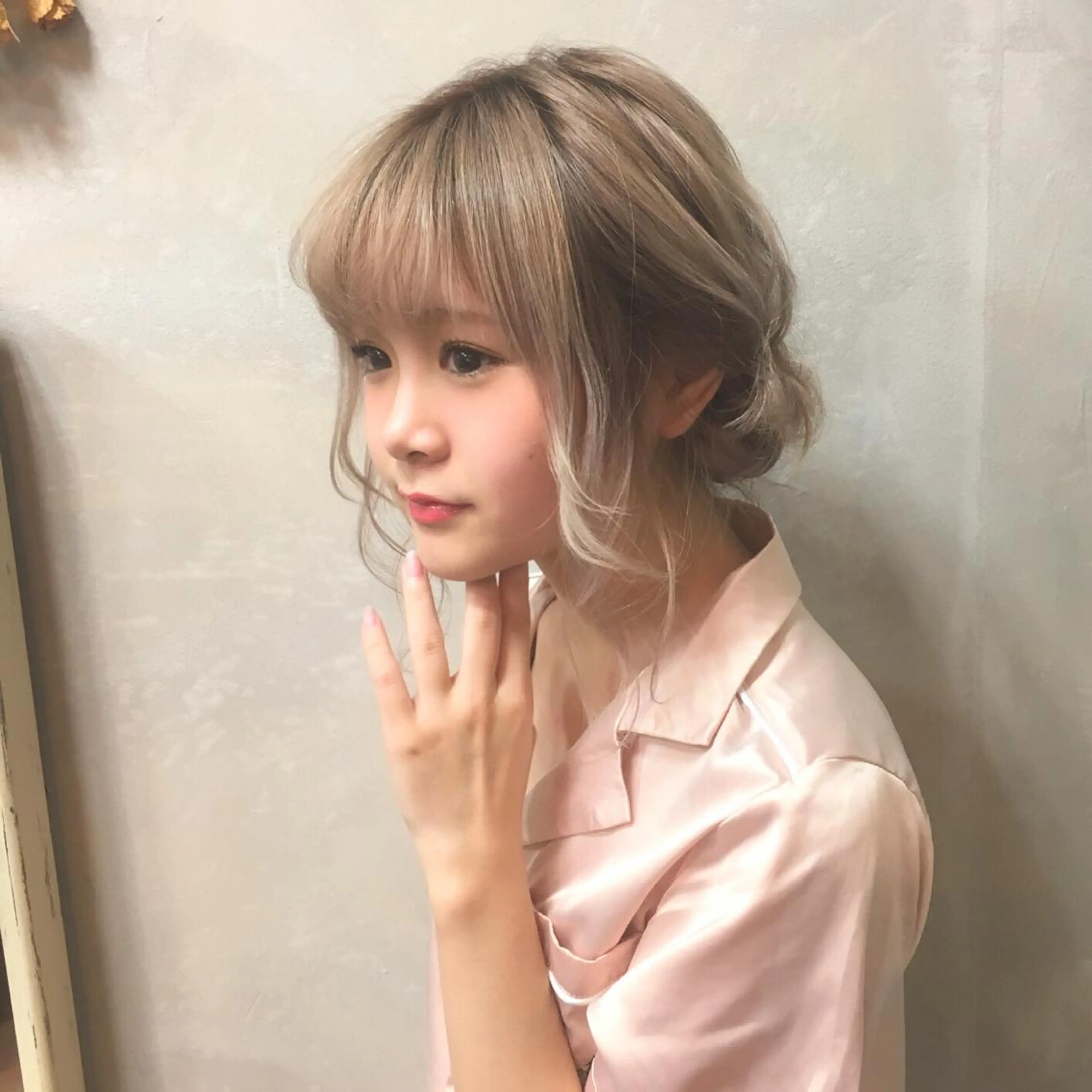ミディアム セミロング ロング カラー パーマ ヘアアレンジ おくれ毛 autre所属・大久保 ひでなりのヘアスタイル