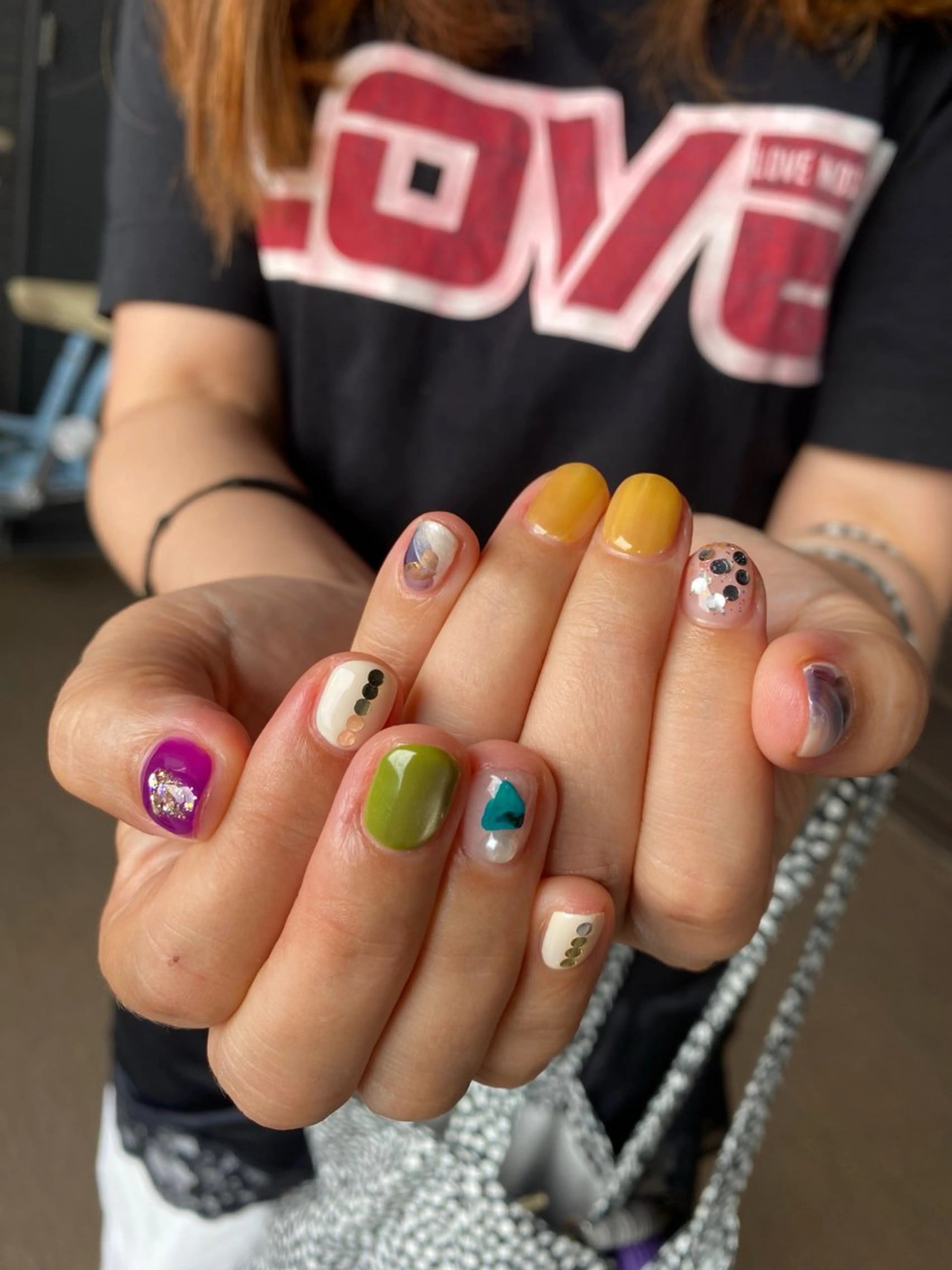 ネイル ホログラムネイル ニュアンスネイル ショートネイル ハンドネイル amuse 手書きニュアンスのネイルデザイン