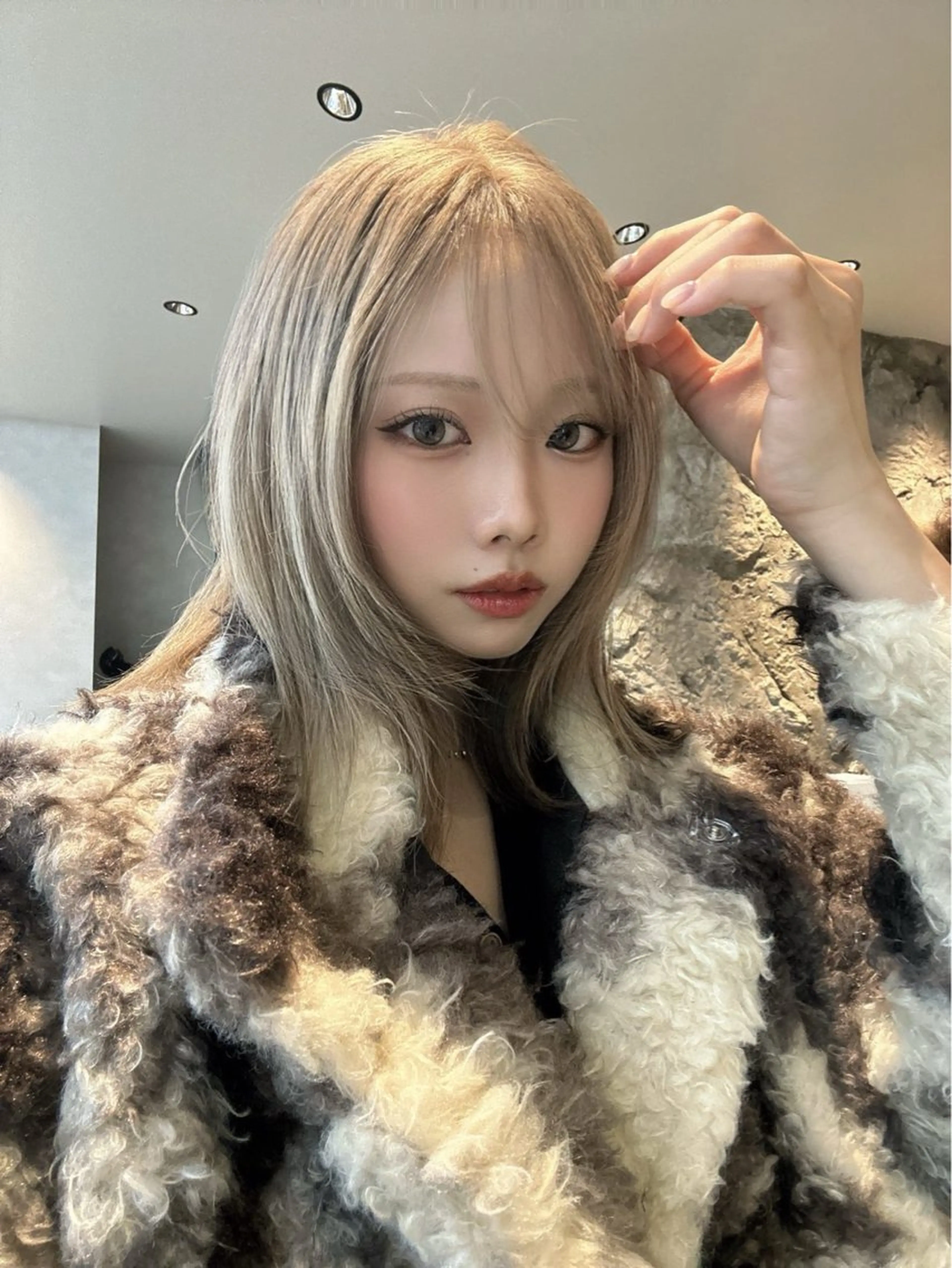 ミディアム カラー ヘアカラー トリートメント ハイトーンヘア れおん🌙のヘアスタイル