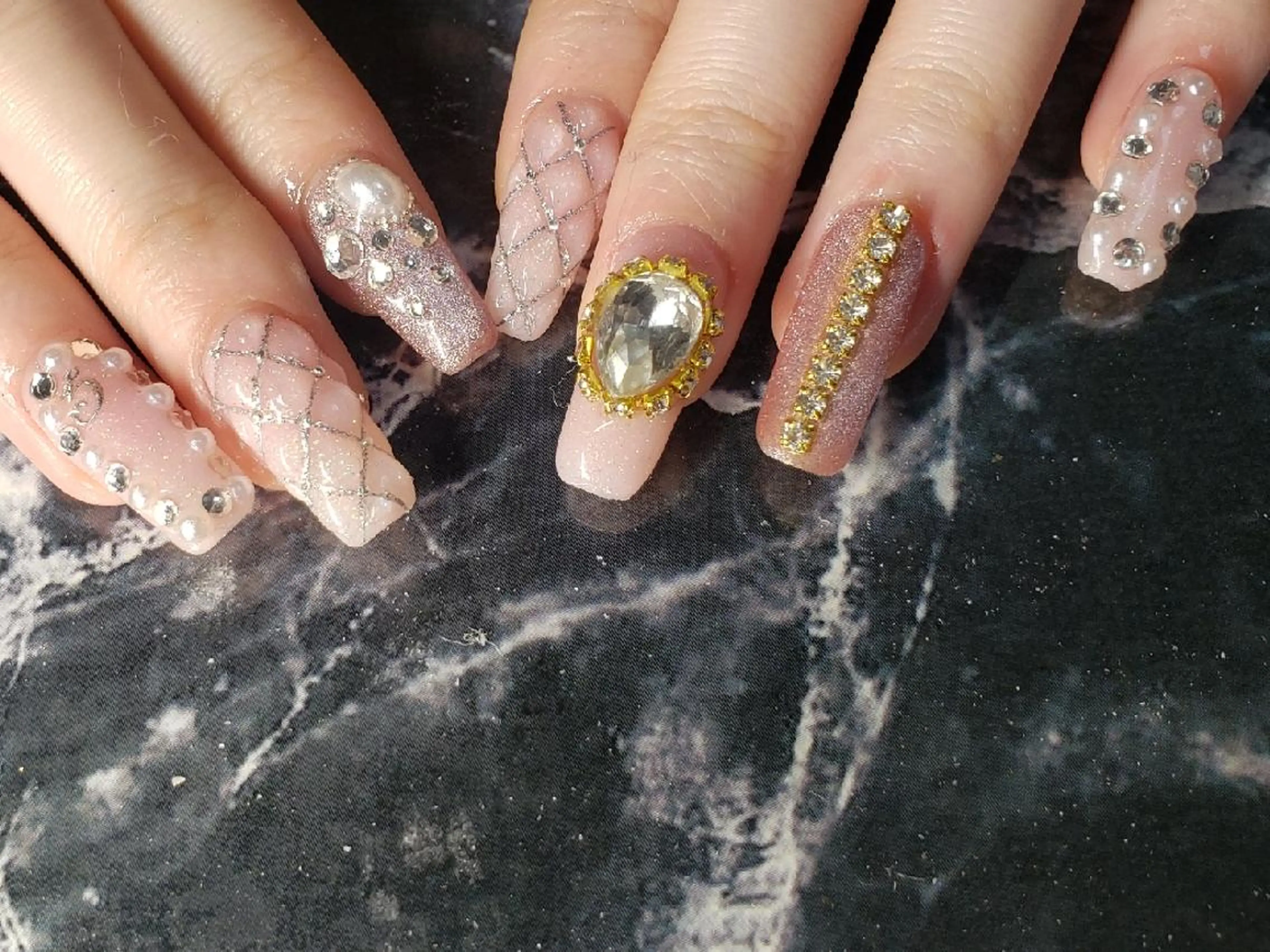 ミディアム ネイル ハンドネイル クロキ 。のネイルデザイン