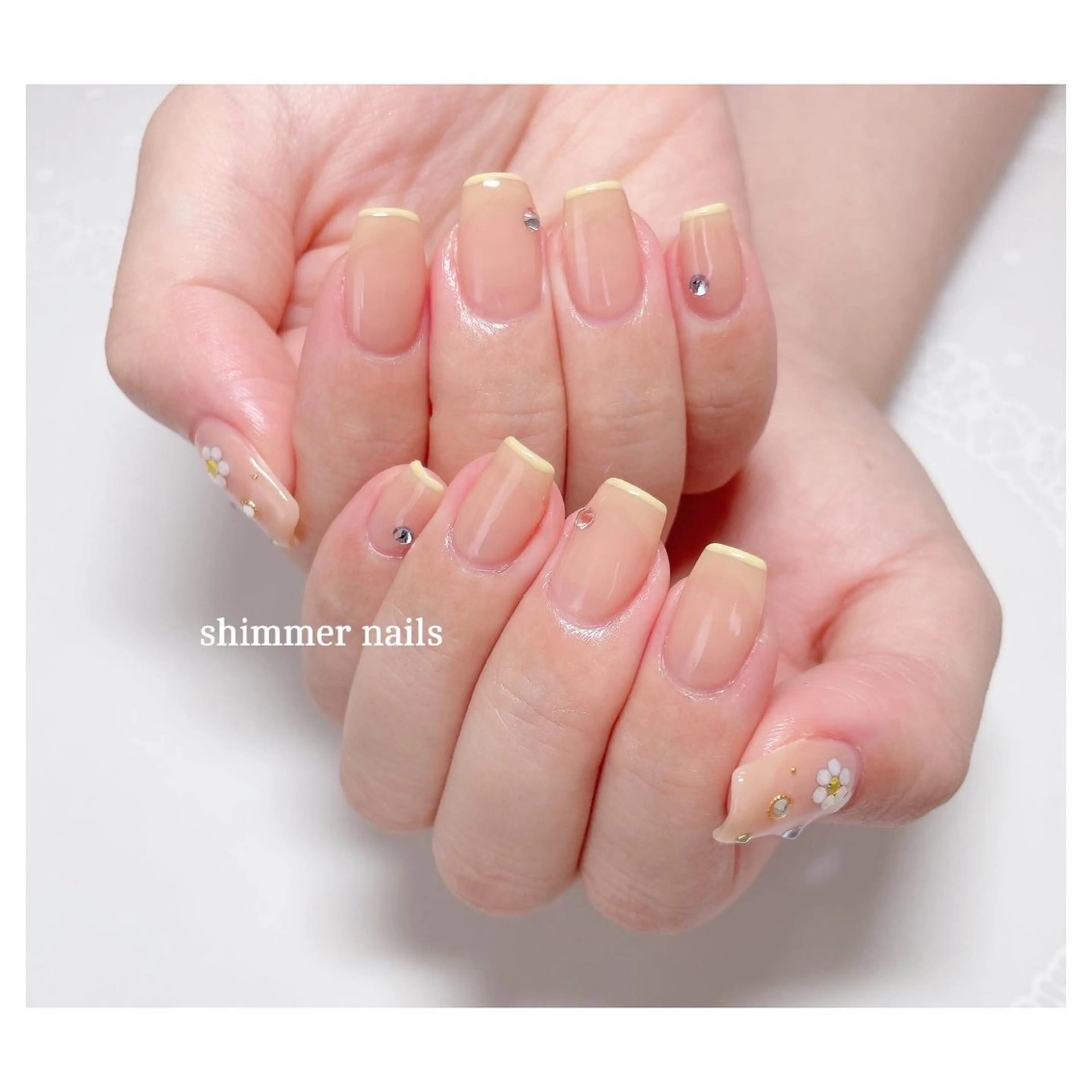 ネイル フレンチネイル ストーンネイル shimmer nailsのネイルデザイン