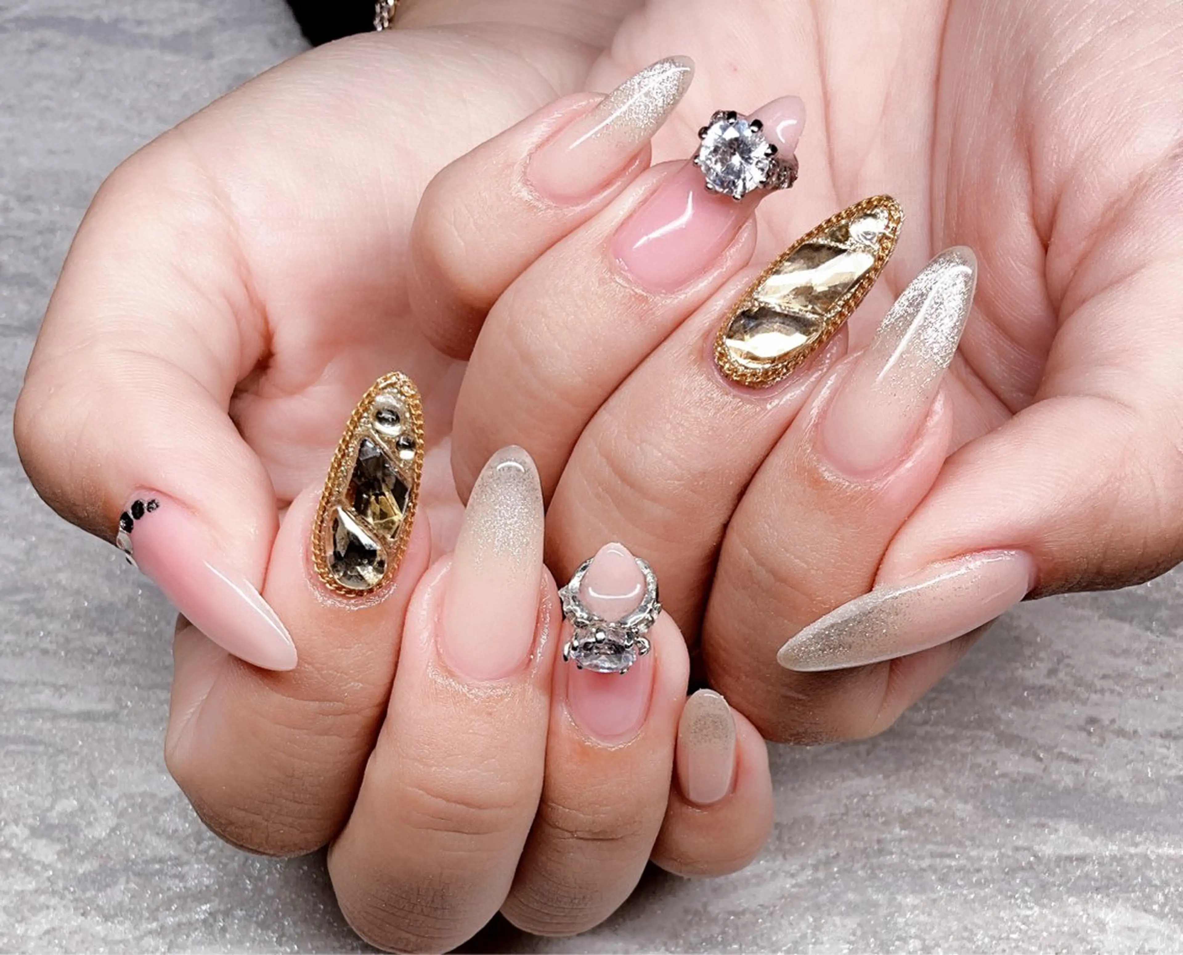 ネイル ハンドネイル R inのネイルデザイン