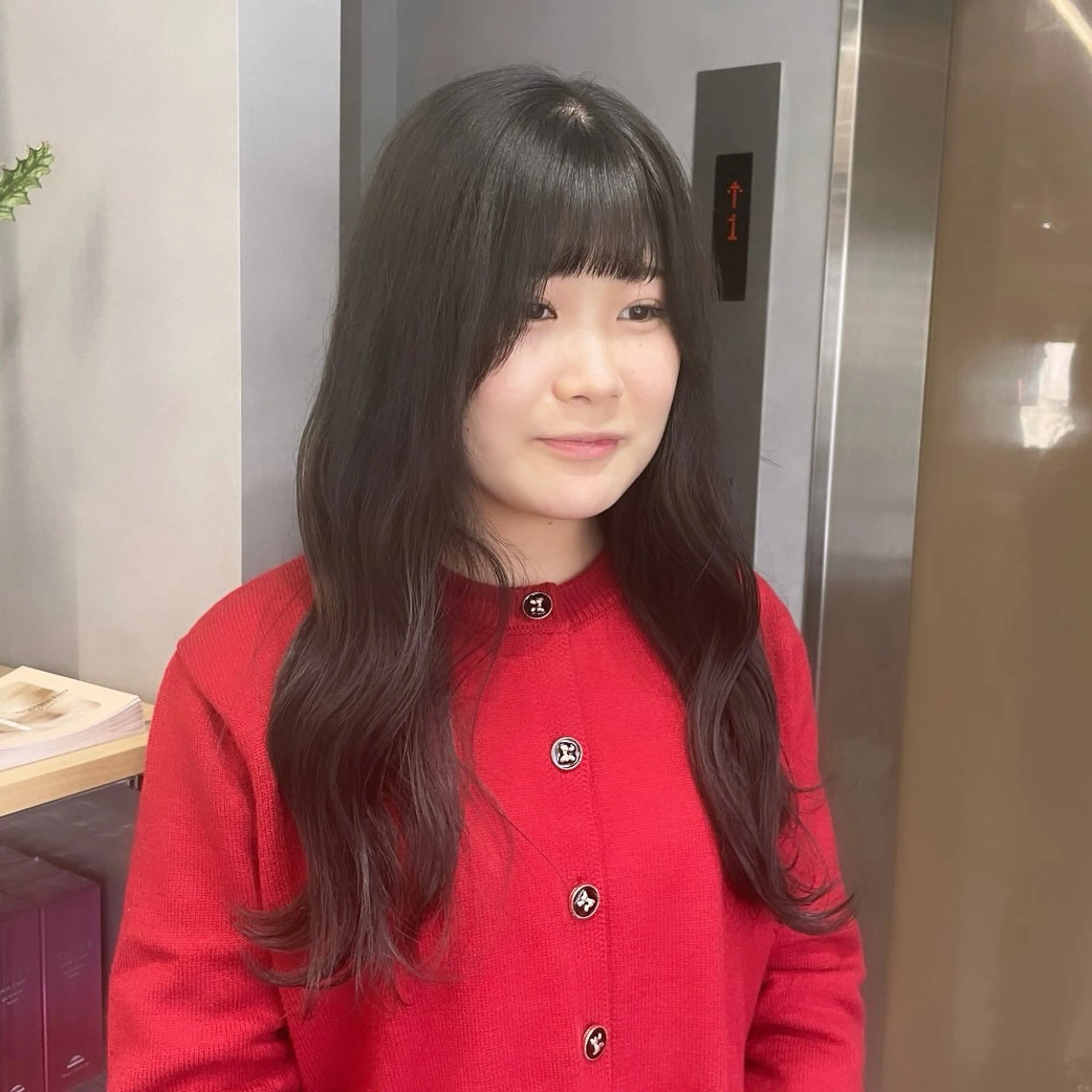 ロング カラー ブリーチ グレージュ アイスグレージュ ヘアカラー Rui/透明感カラー 暖色/レイヤーカットのヘアスタイル