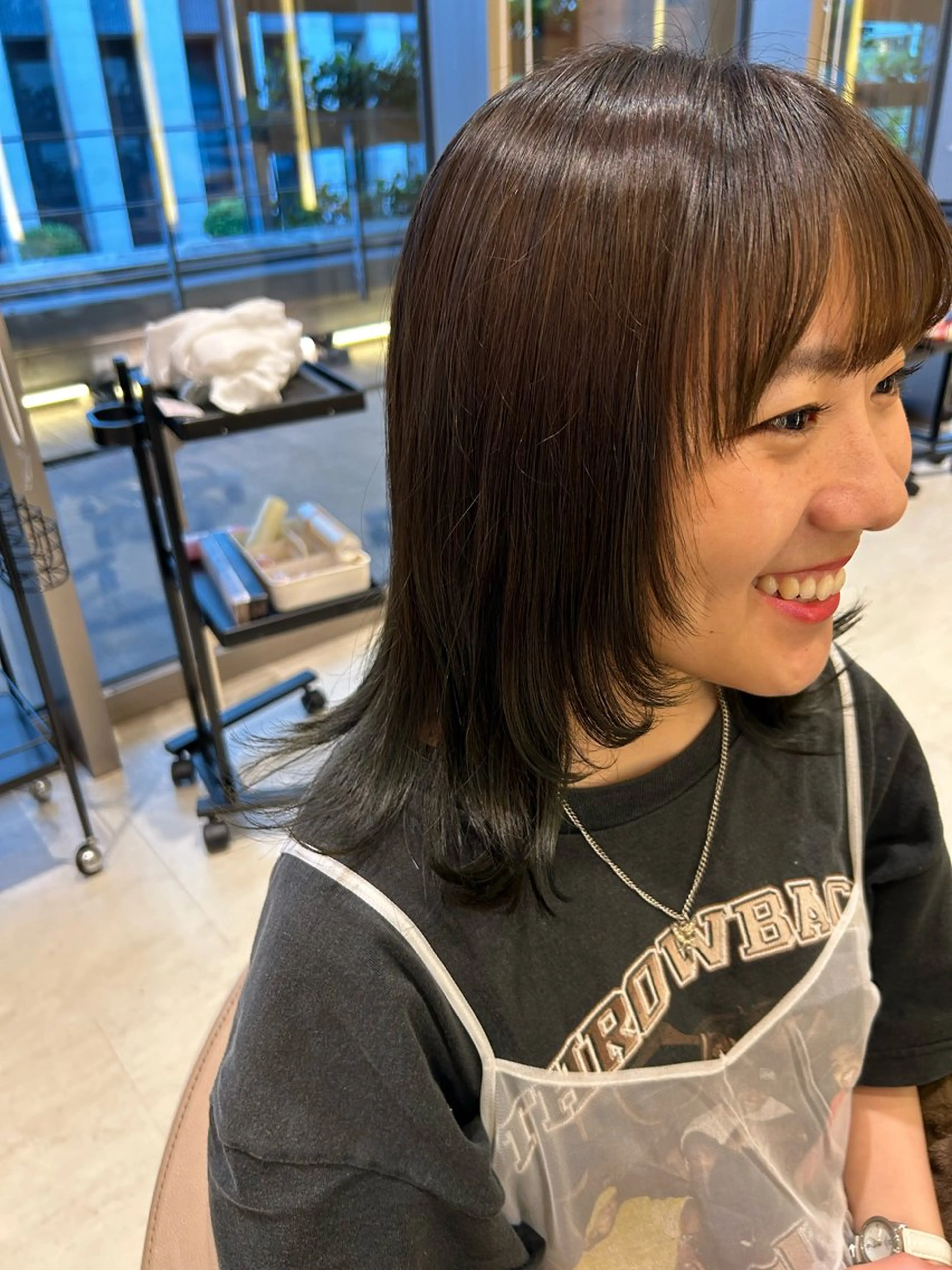 ミディアム レイヤーカット UNIXマークイズみなとみらい所属・上杉 茉広のヘアスタイル