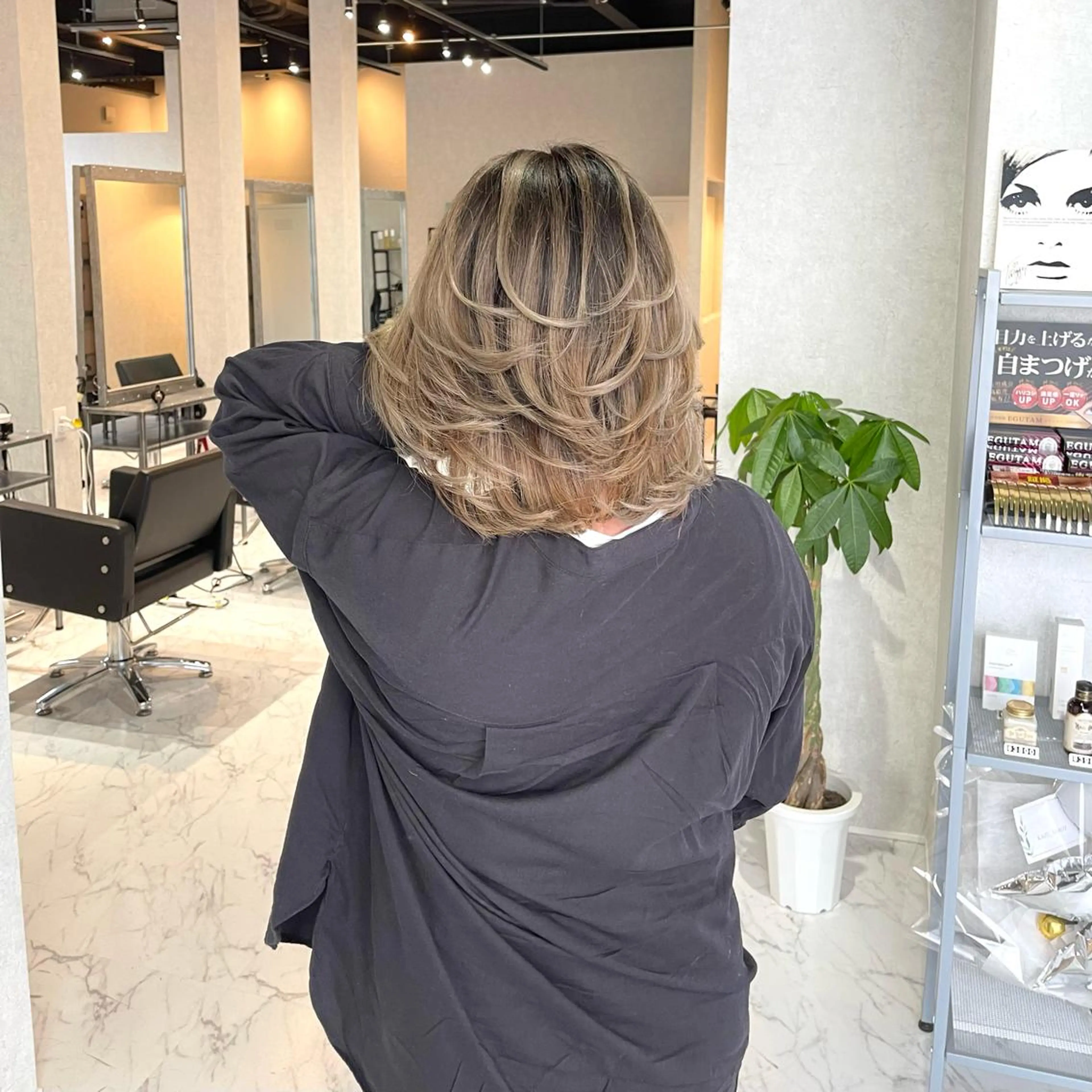 ミディアム カラー ヘアアレンジ バレイヤージュ デザインカラー ハイライトカラー 外国人風カラー ハイライト アンドウ ユウ/ レイヤーカット/韓国のヘアスタイル