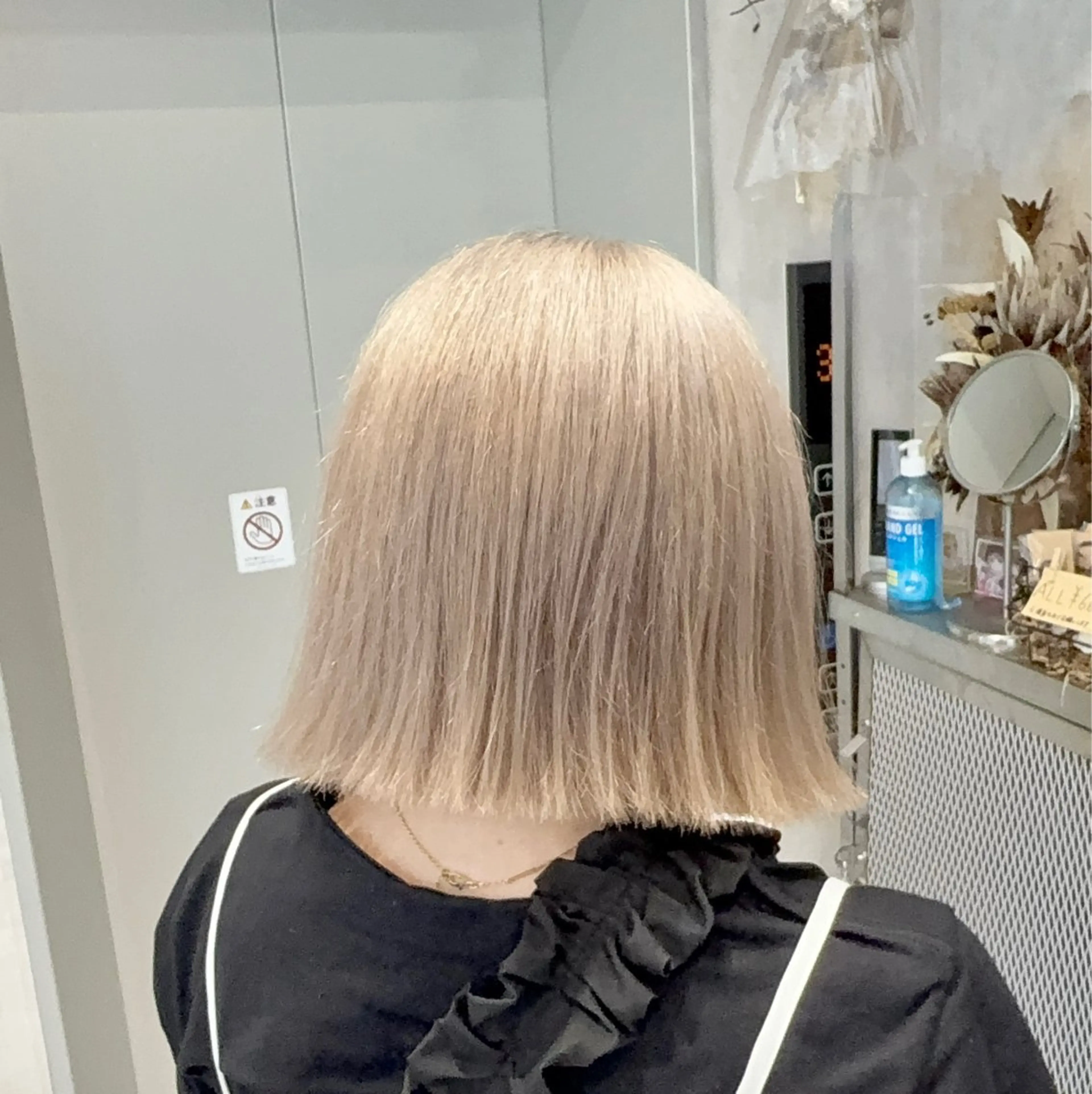 ショート ヘアカラー ならざきつぐみ /天王寺/ハイトーンのヘアスタイル