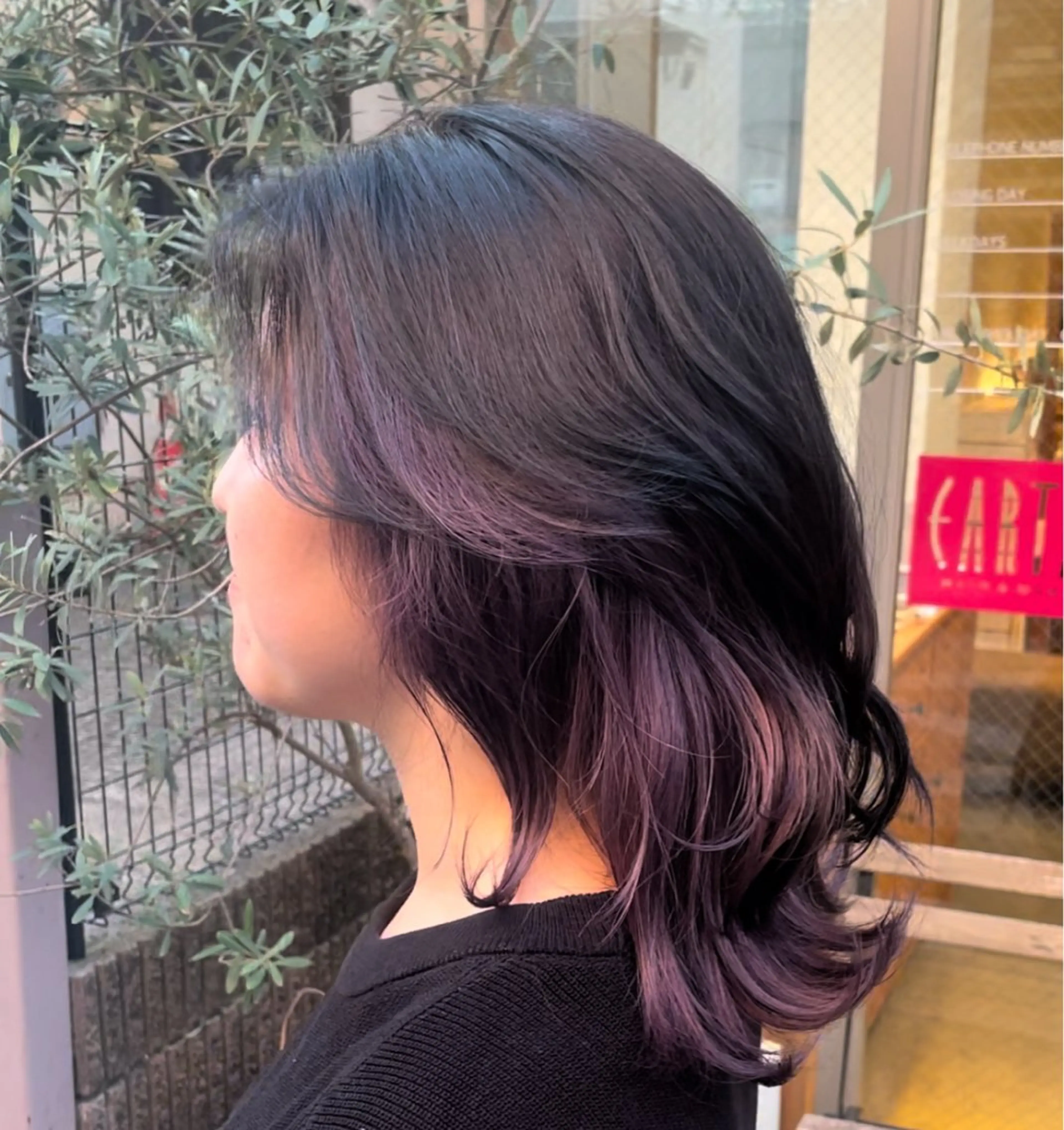 セミロング カラー インナーカラー パープルカラー カット ヘアカラー トリートメント EARTH菊名店👾 ひらのすぐるのヘアスタイル