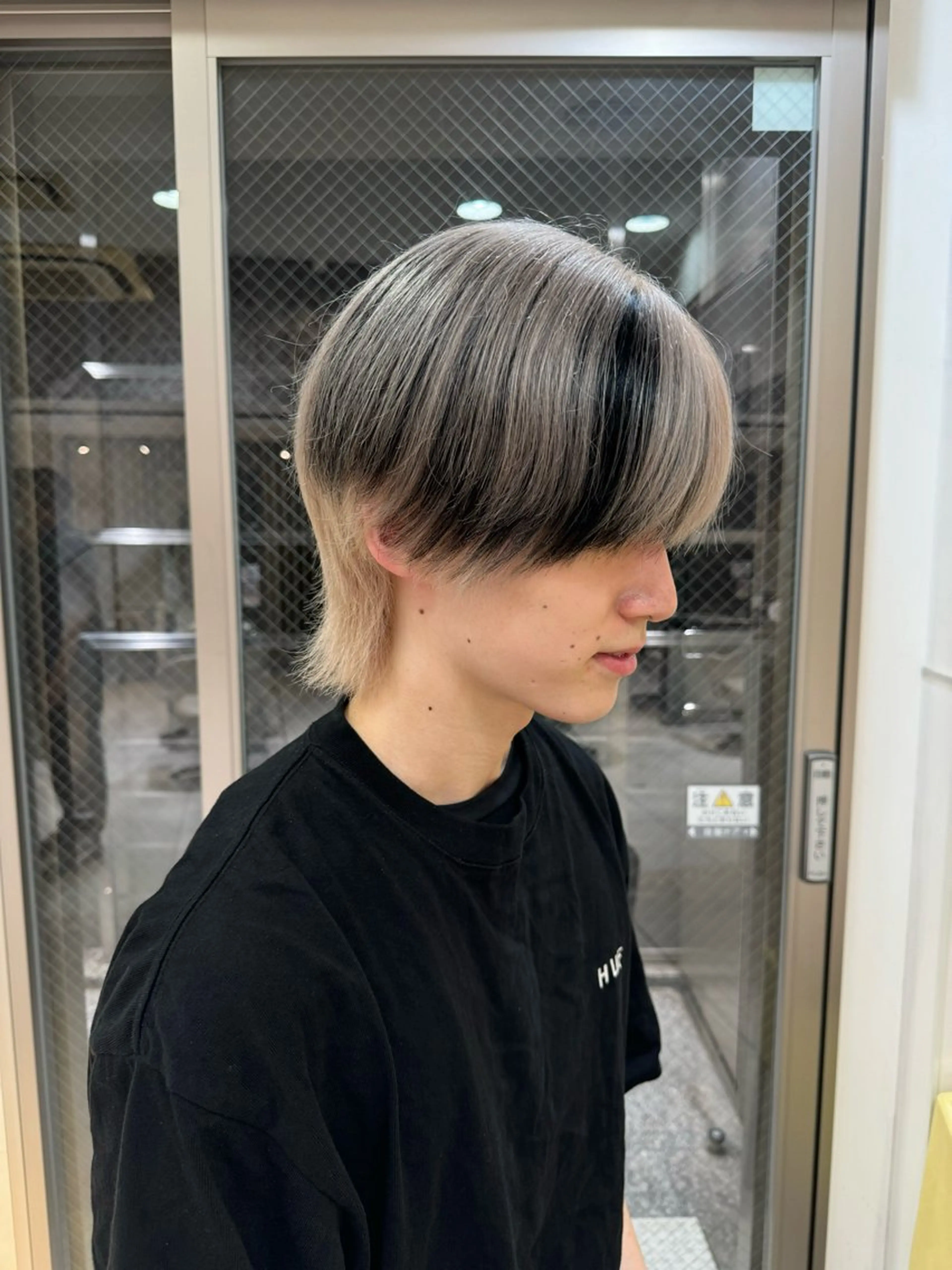 カラー メンズ 黒髪 レイヤーカット ベージュ/KANAのヘアスタイル