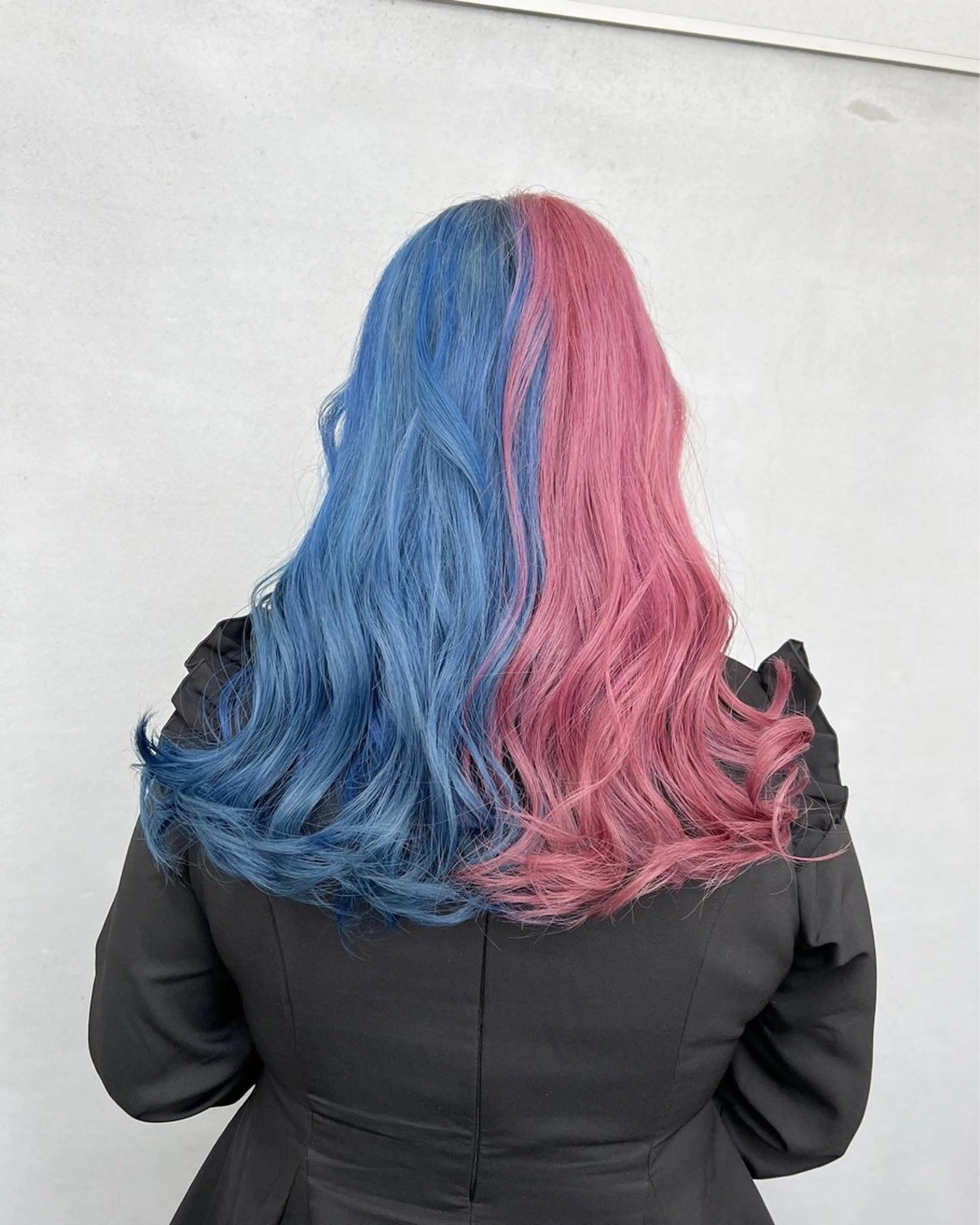 セミロング カラー ブリーチ ブルーカラー ピンクカラー インナーカラー/天神 ブリーチ/吉田のヘアスタイル