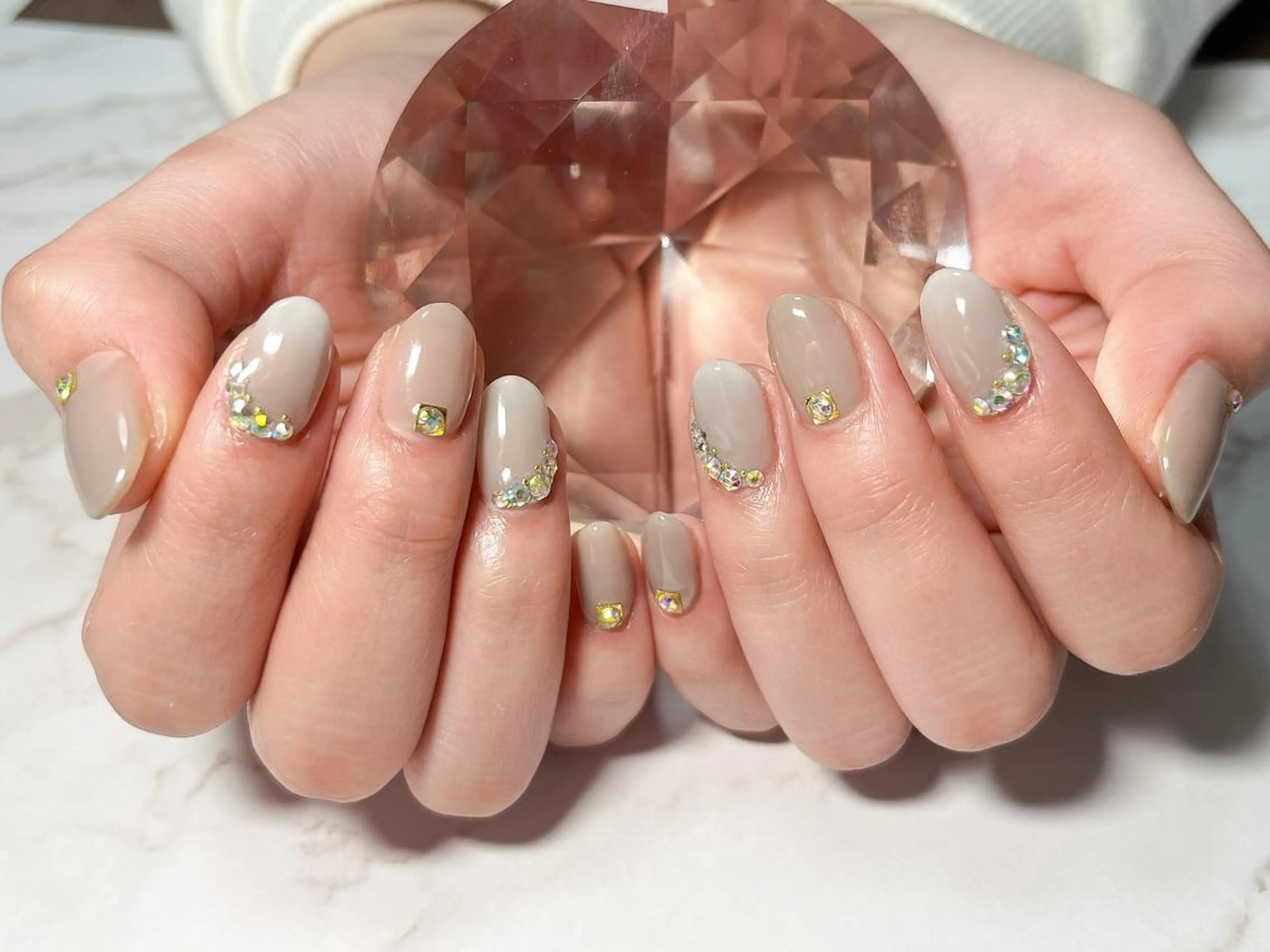 ネイル アートネイル シンプルネイル ストーンネイル ハンドネイル nail salon M'U【エムユー】のネイルデザイン