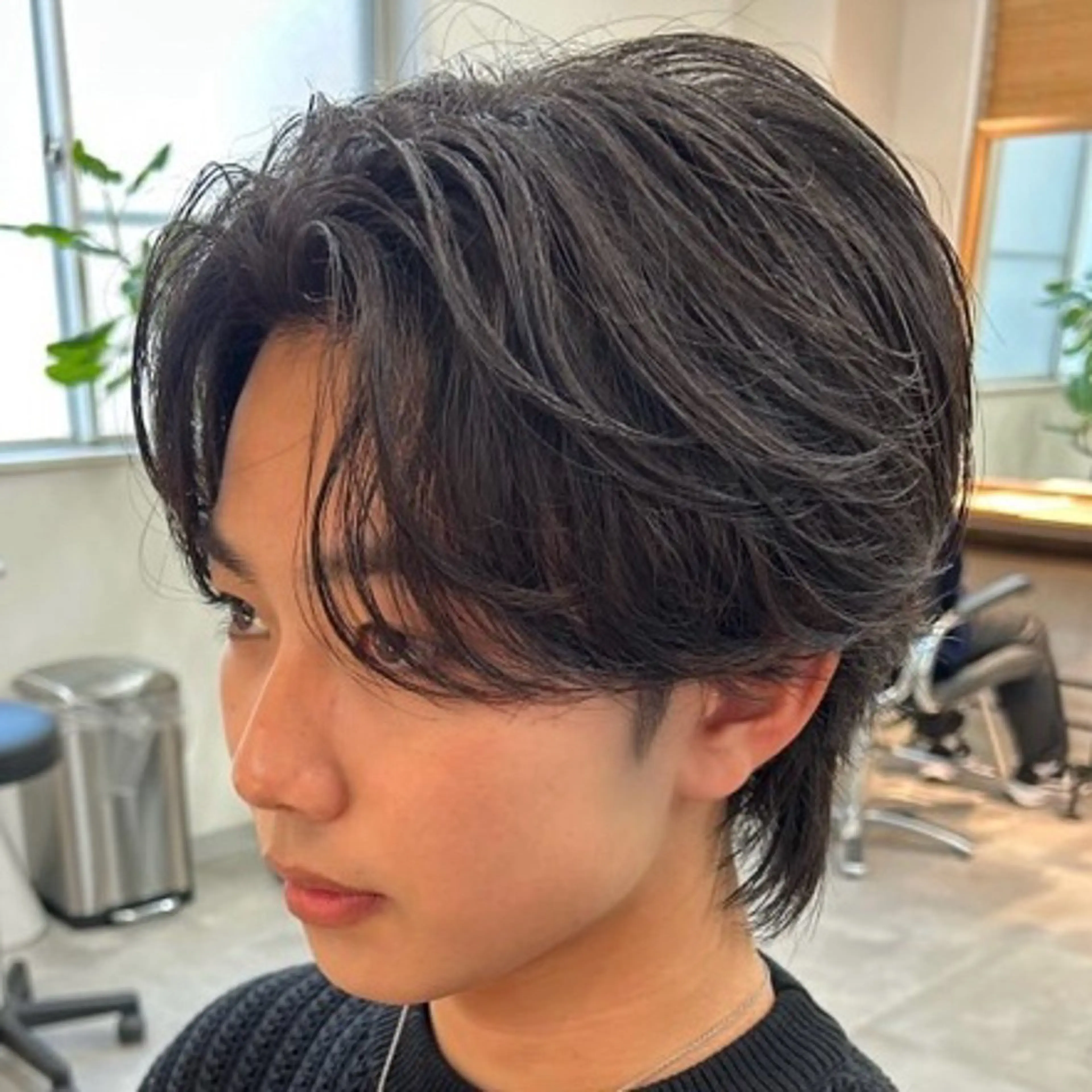 パーマ メンズ センターパート フェザーパーマ メンズ韓国風 メンズパーマ ニュアンスパーマ カット パーマ 男の理想を叶える🔥 メンズパーマ特化｜関のヘアスタイル