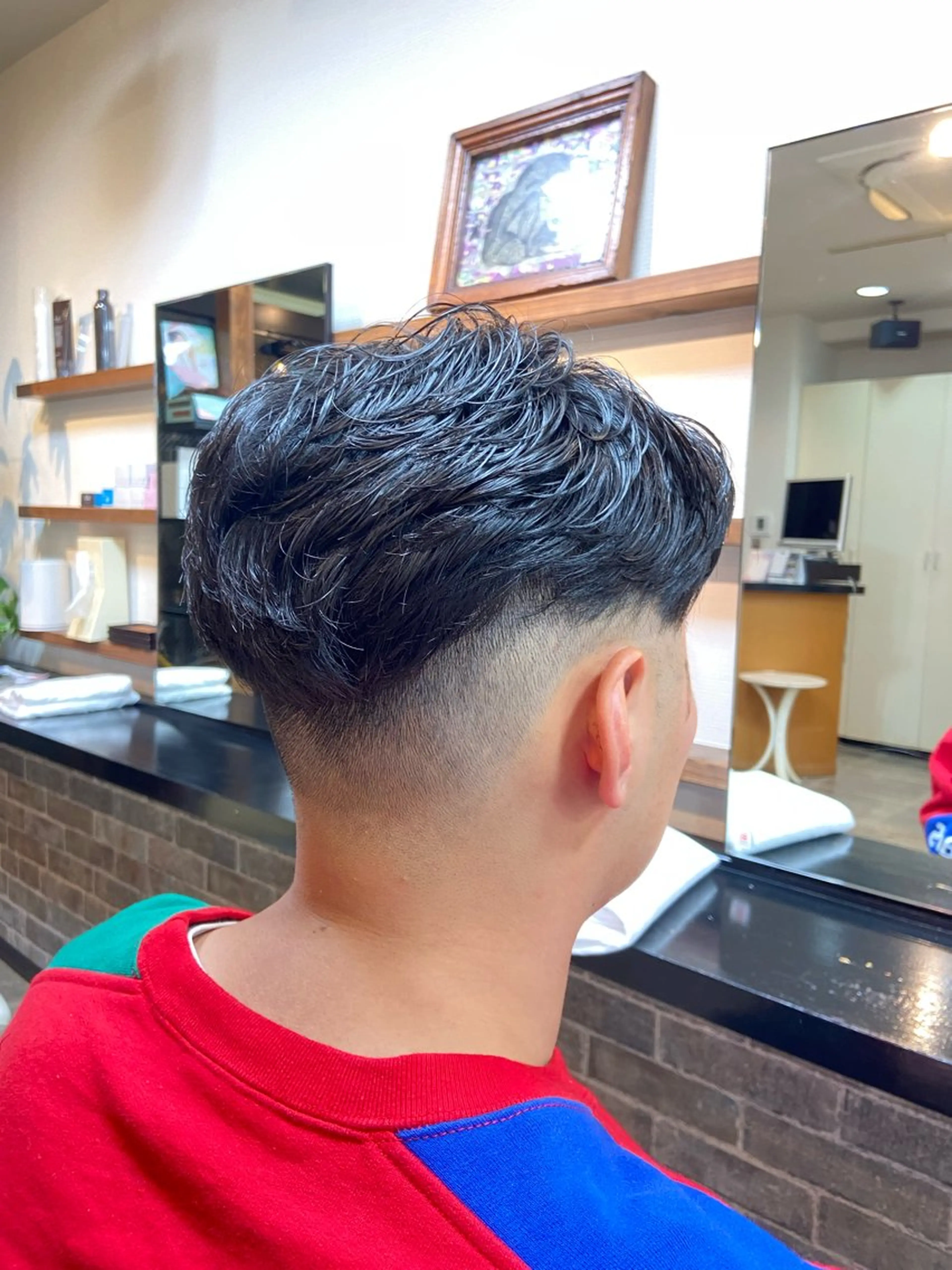 パーマ メンズ フェードカット メンズパーマ カット イツキ🌕デザインカ ラー🥨髪質改善🫧のヘアスタイル