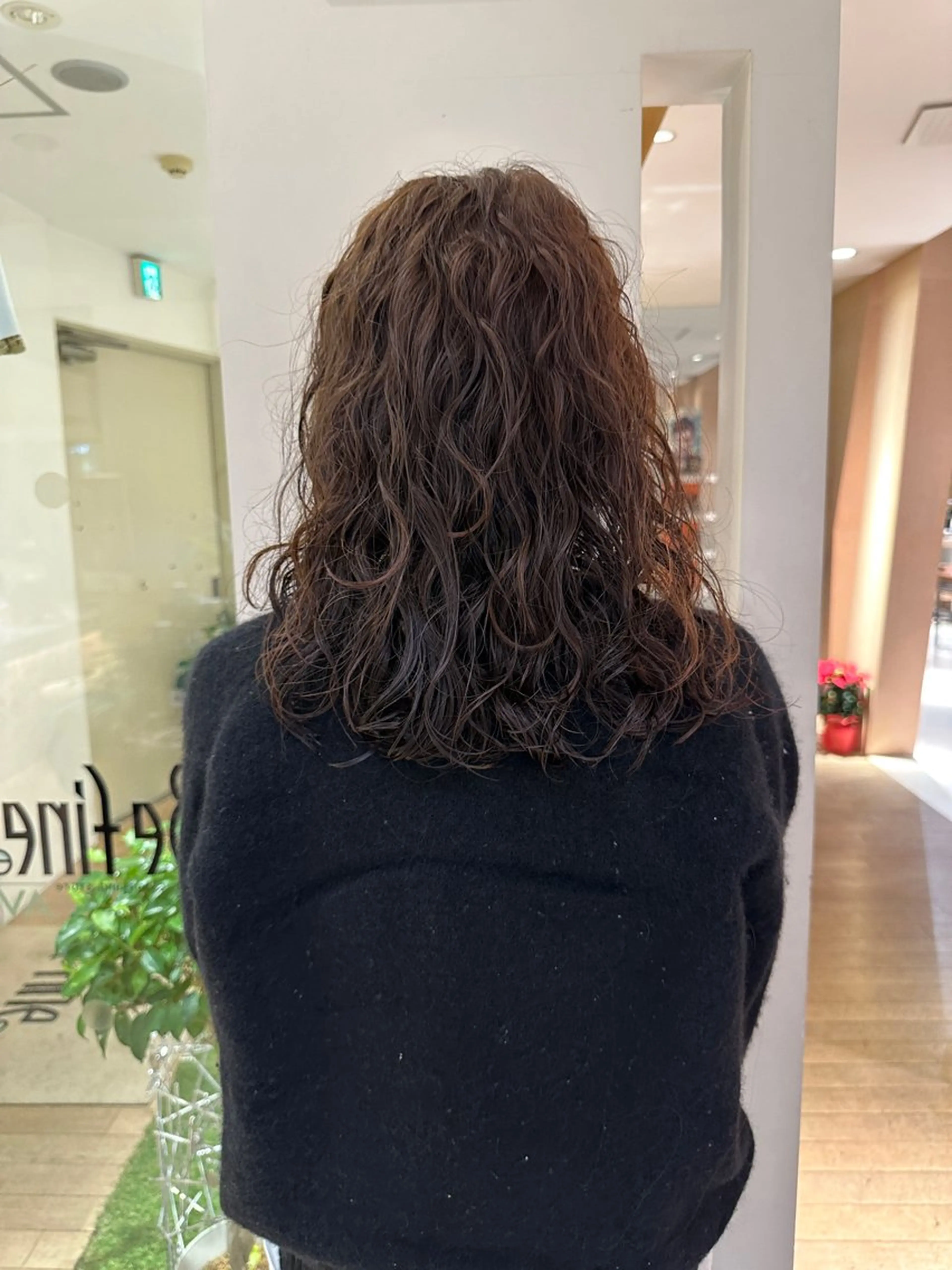 セミロング 青木龍樹/パーマモデ ル/似合わせパーマのヘアスタイル