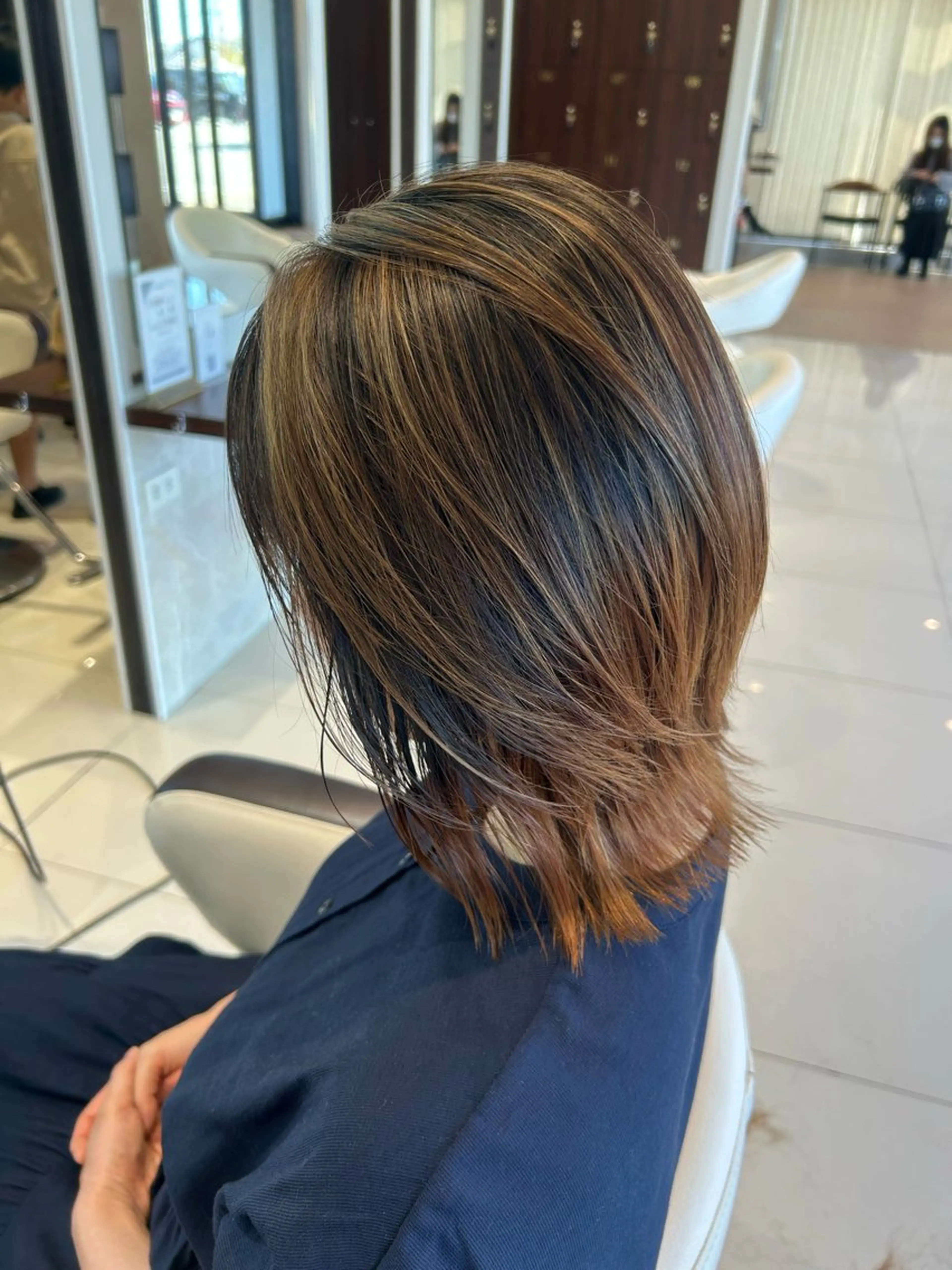 ミディアム カラー 海外カラー白髪ぼかし ティファニーサユリのヘアスタイル