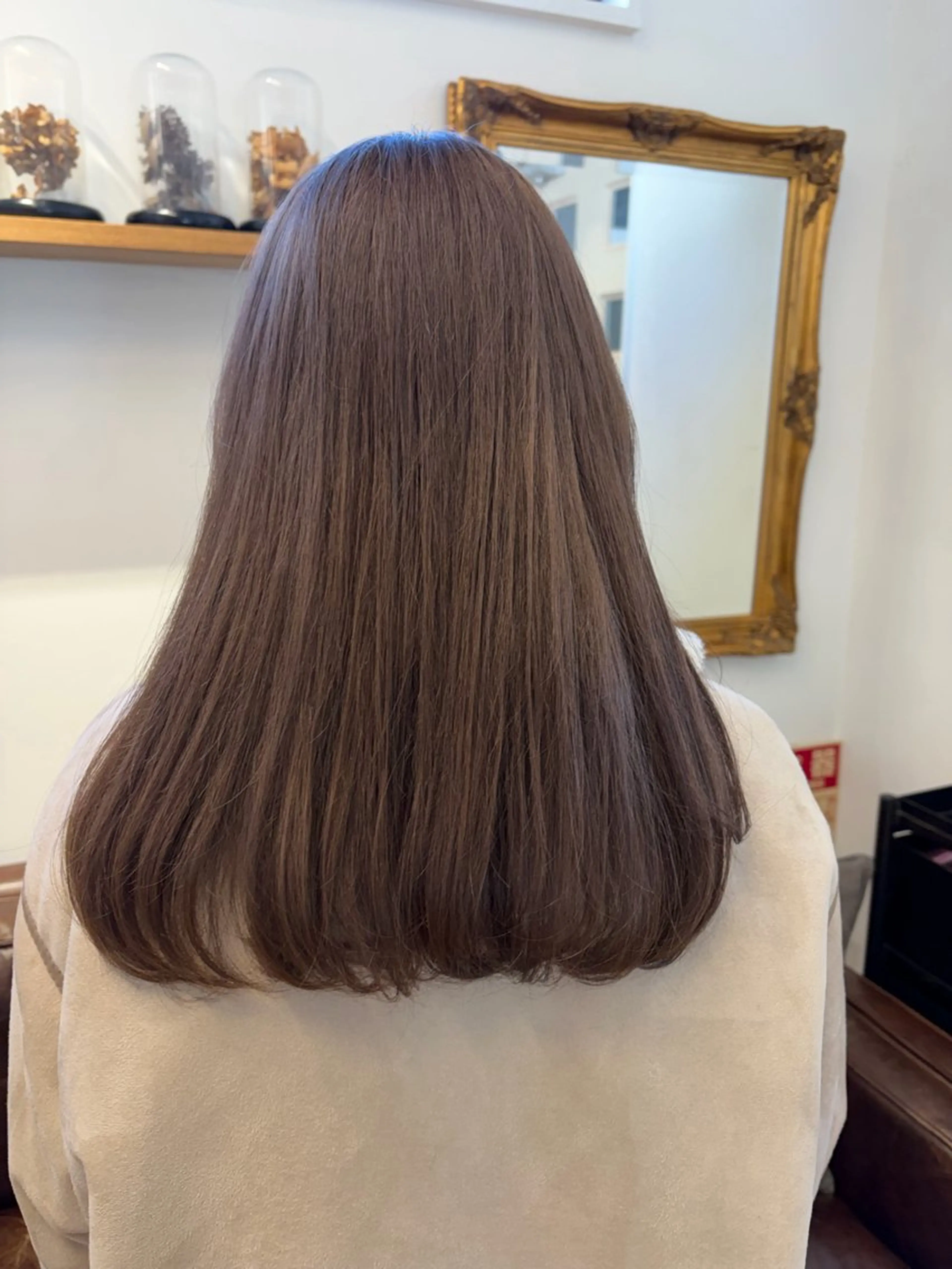 セミロング カラー ミルクティー× グレージュMOMOのヘアスタイル