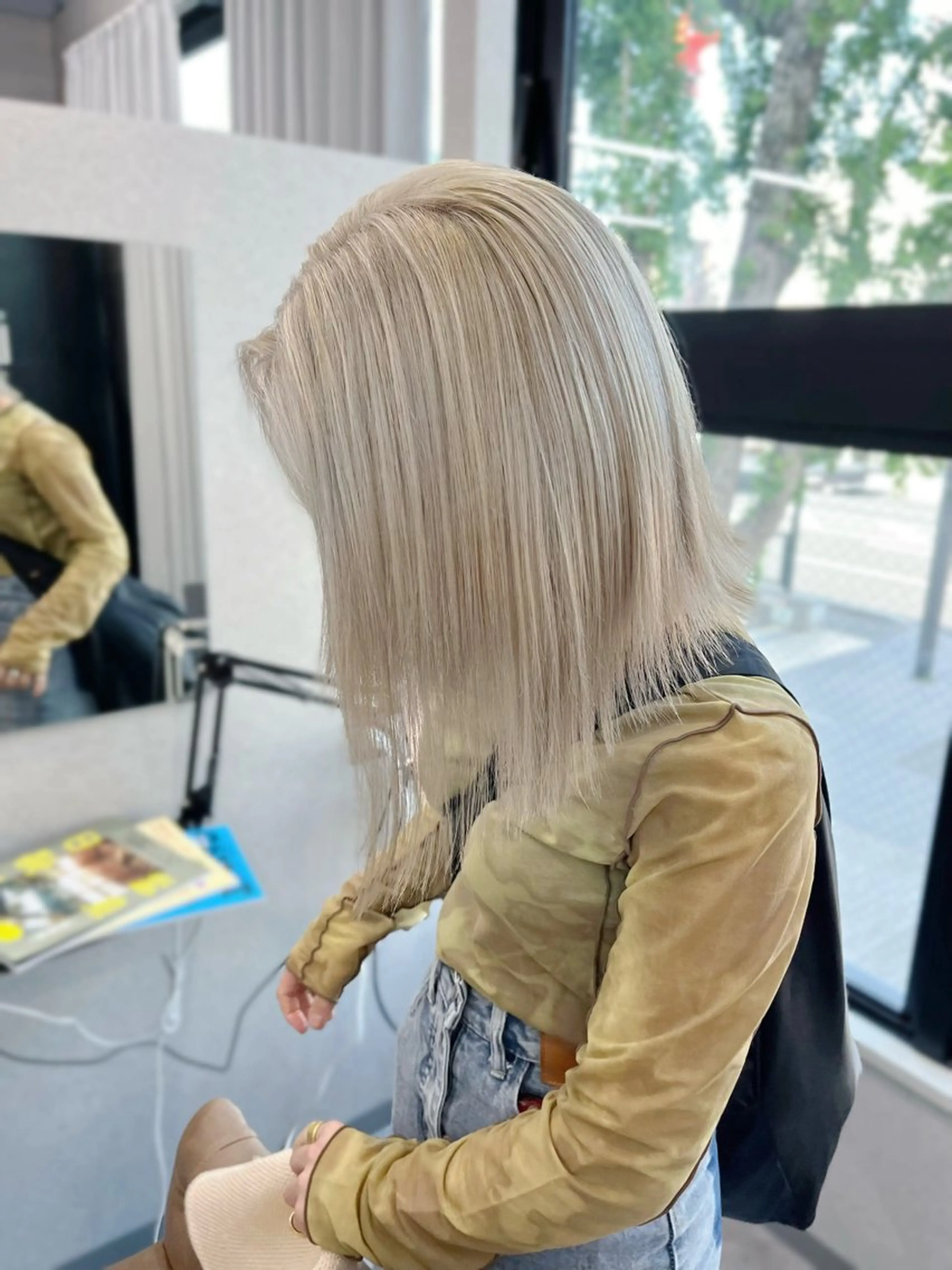 ミディアム カラー ブリーチ SLASH所属・Okayu .のヘアスタイル