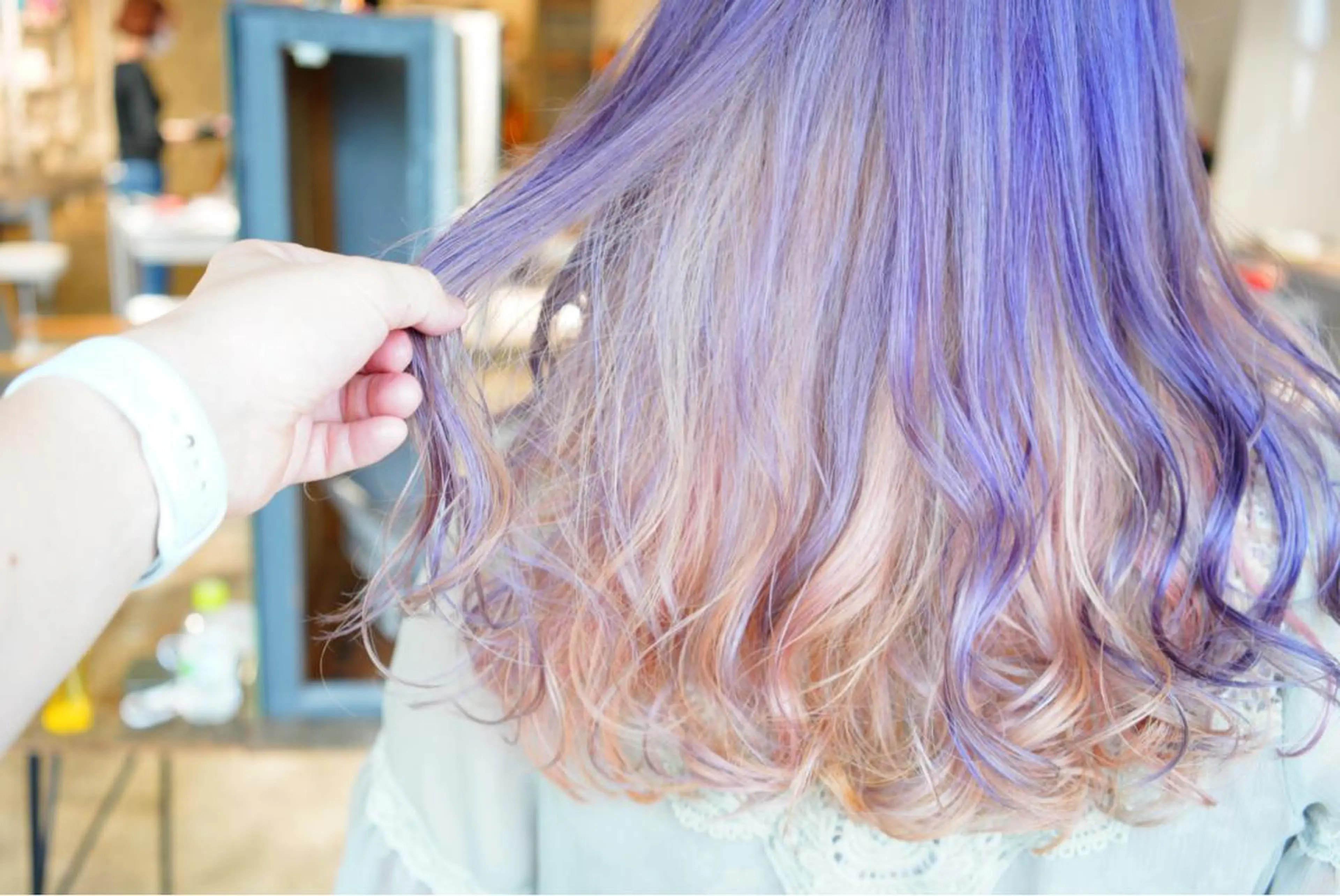 ロング カラー デザインカラー パープルカラー ユニコーンカラー ヘアカラー トリートメント ハイトーン/レイヤー /ケアブリーチ石川治のヘアスタイル