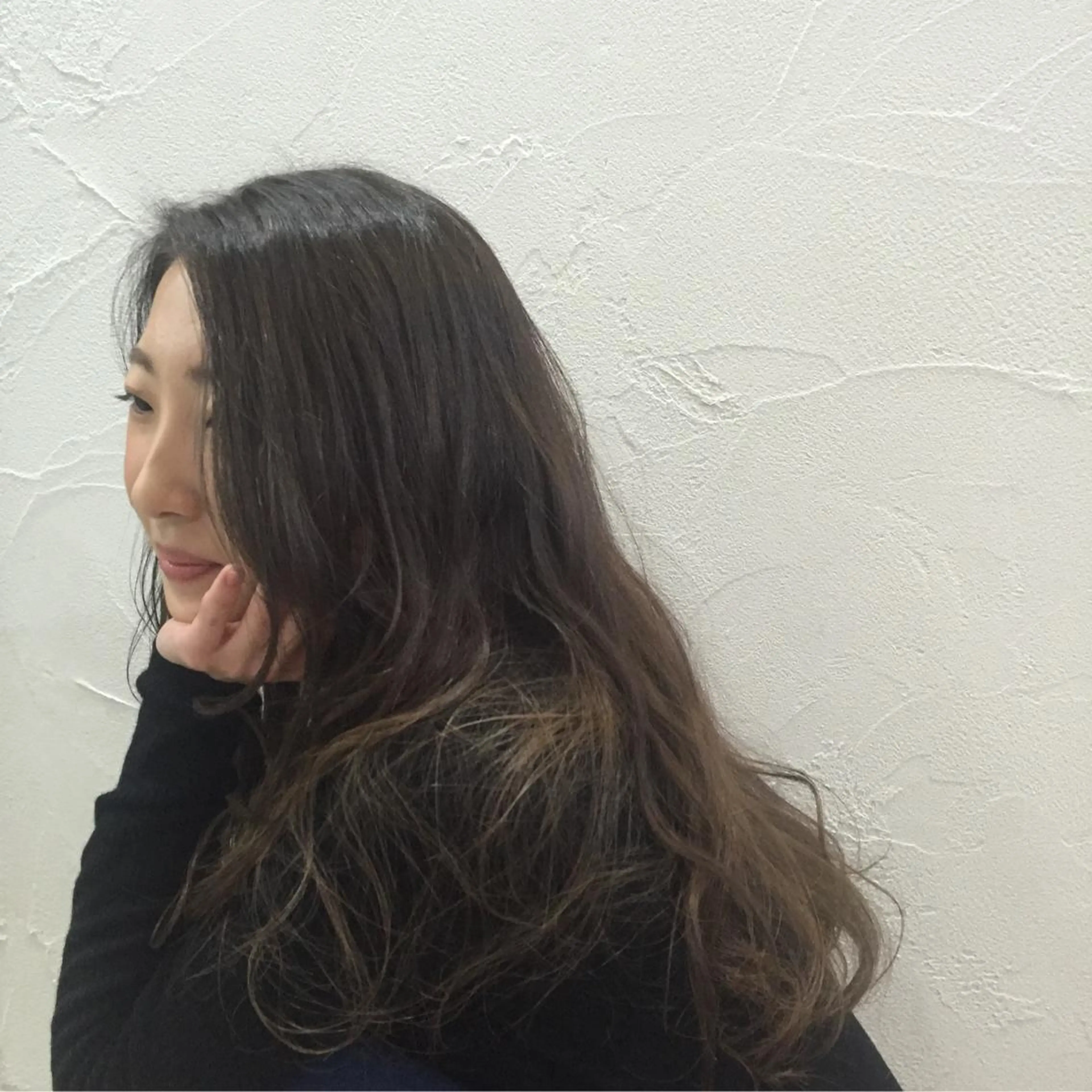 ロング カラー ブリーチ グラデーションカラー 岩田 萌那のヘアスタイル