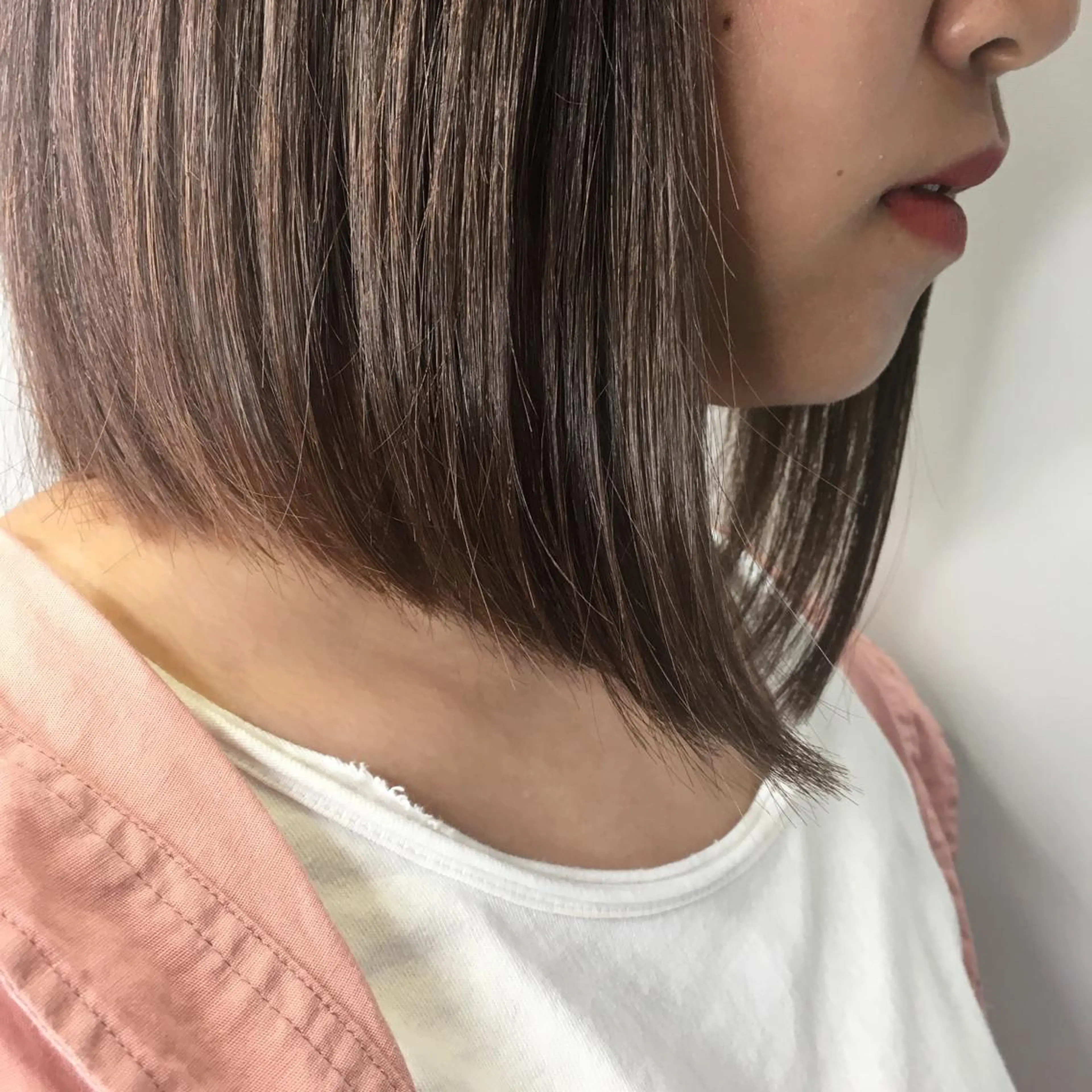 ミディアム カラー ブラウンカラー ミルクティーブラウン pour.所属・中崎町/カット 小柴　楽士のヘアスタイル