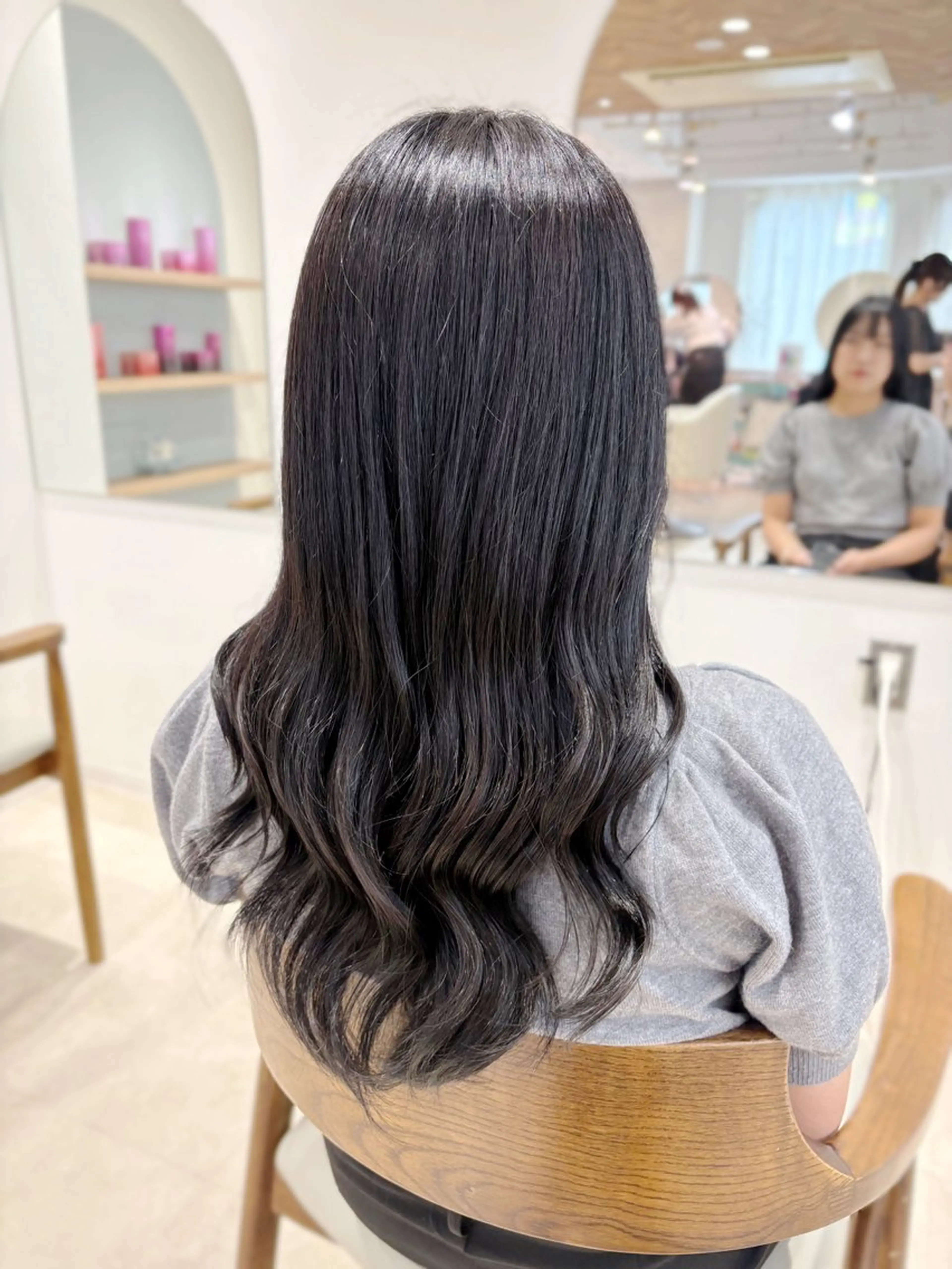 【平日限定】韓国風暗め艶感カラー🩶🫧＋うる艶トリートメント【ブリーチなしワンカラー】の写真