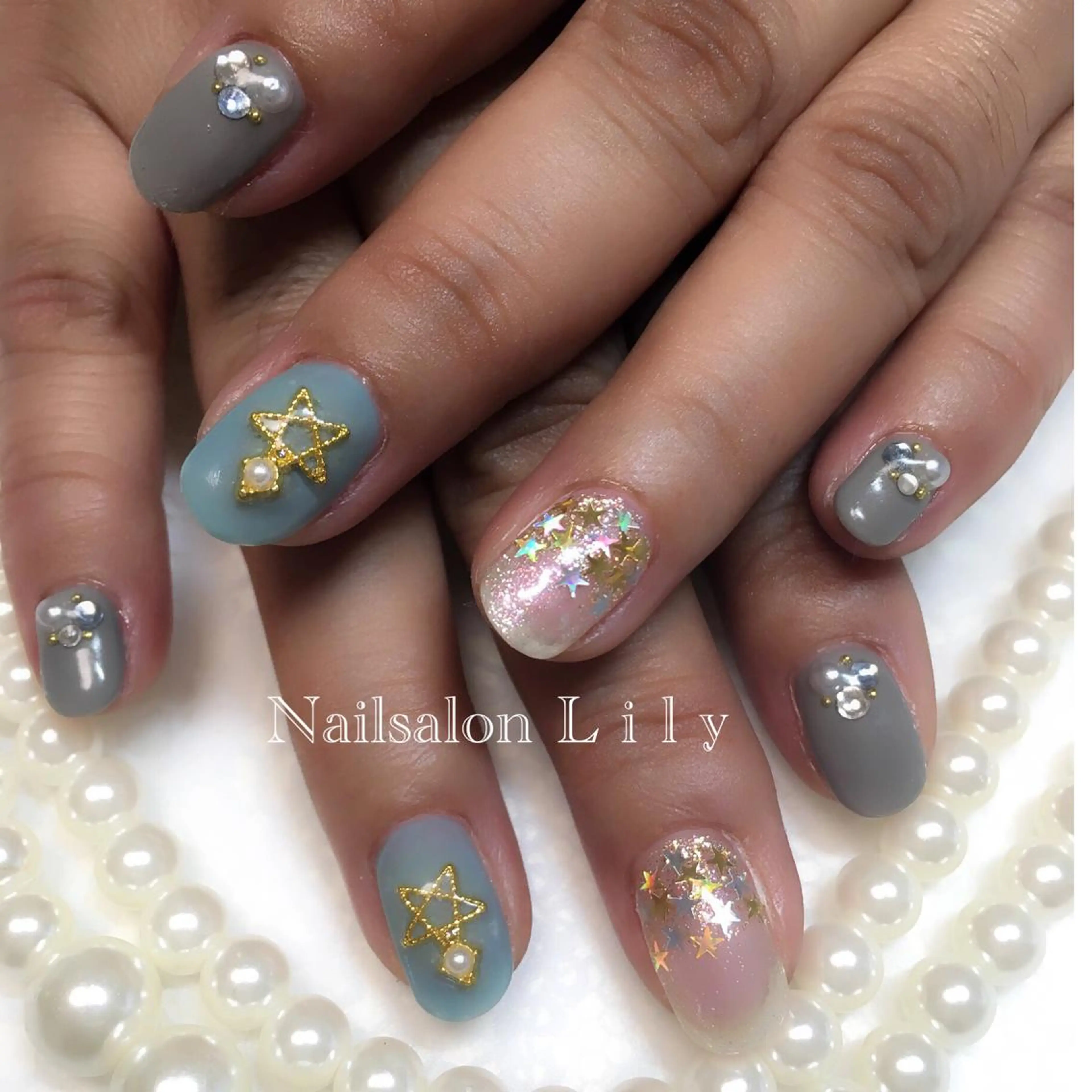 ネイル ホログラムネイル キラキラネイル Nailsalon Lilyのネイルデザイン