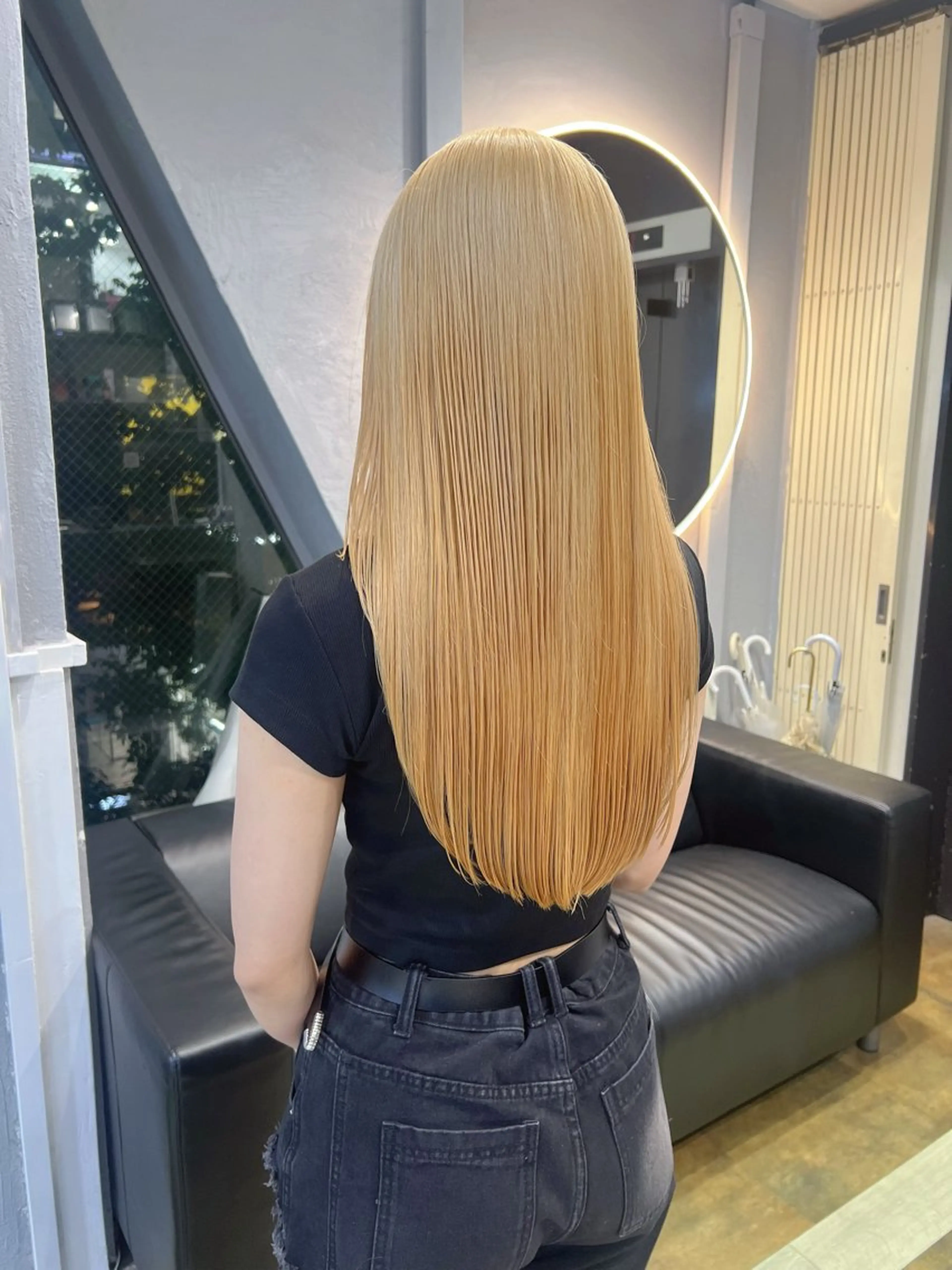 ロング ボブ 顔周りカット ヘアカラー YUI ハイトーンカラーのヘアスタイル