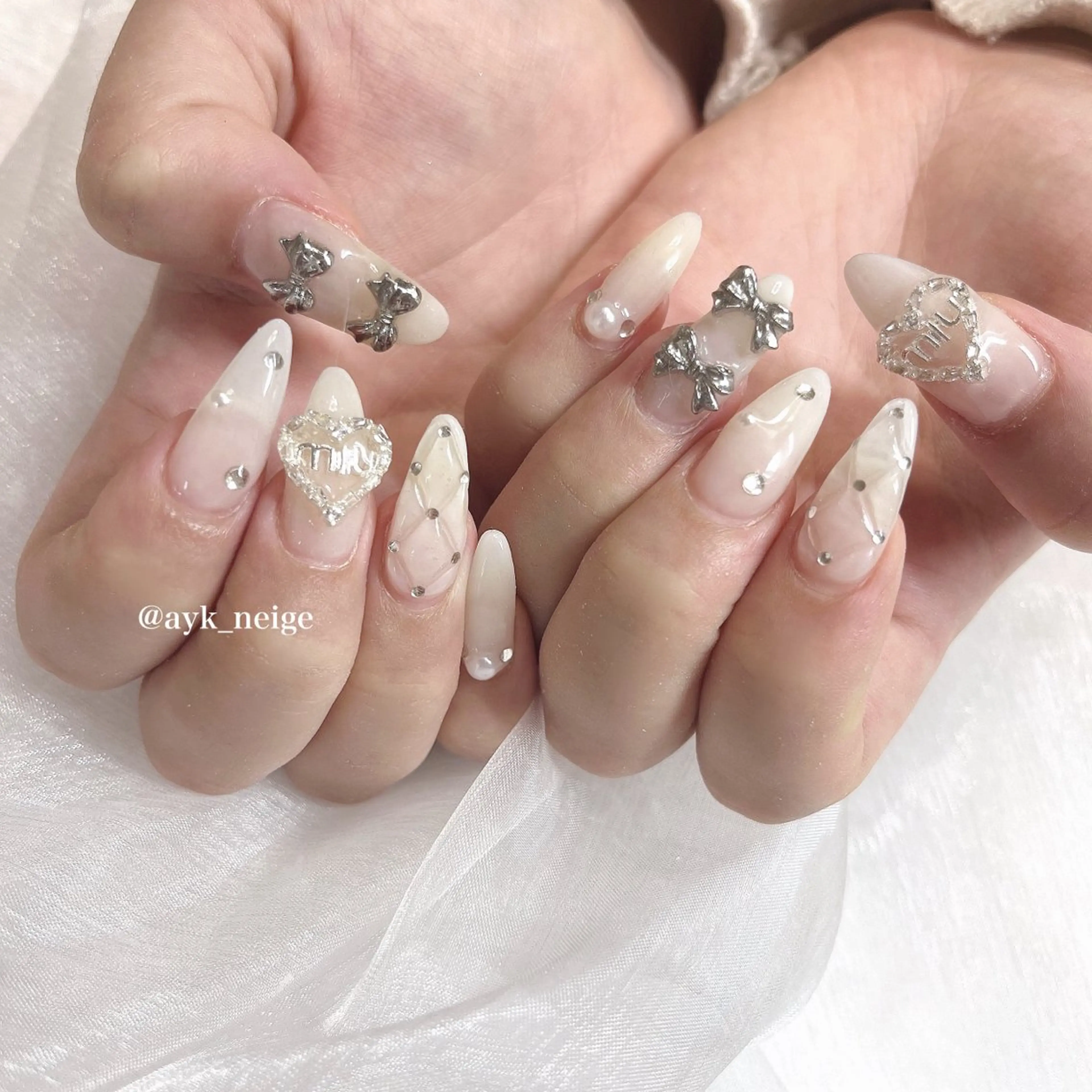 ネイル フットネイル キラキラネイル 韓国ネイル リボン n'eige nail所属・大谷 綾香のネイルデザイン