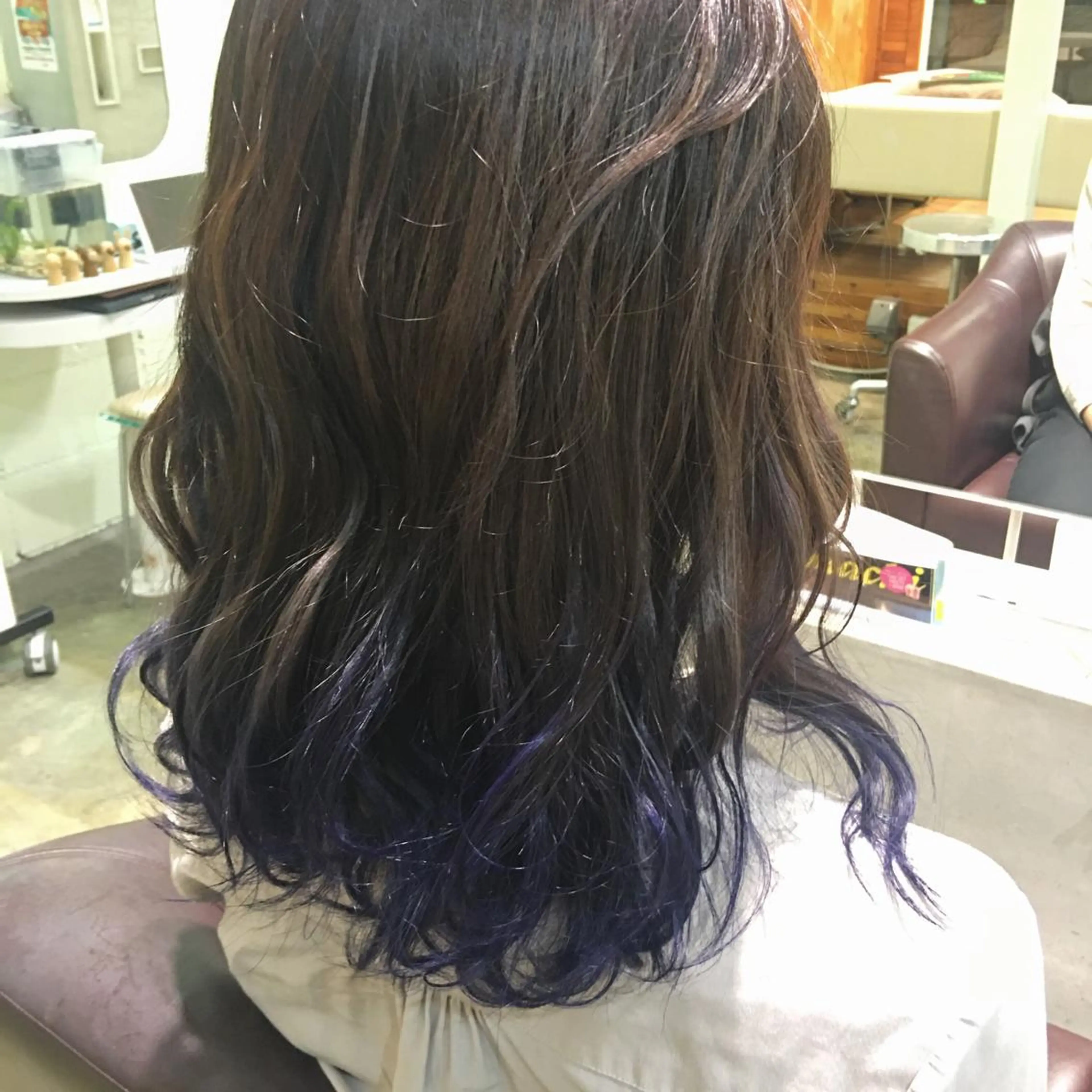 セミロング カラー ヘアアレンジ ブリーチ グラデーションカラー パープルカラー 中村 碧のヘアスタイル