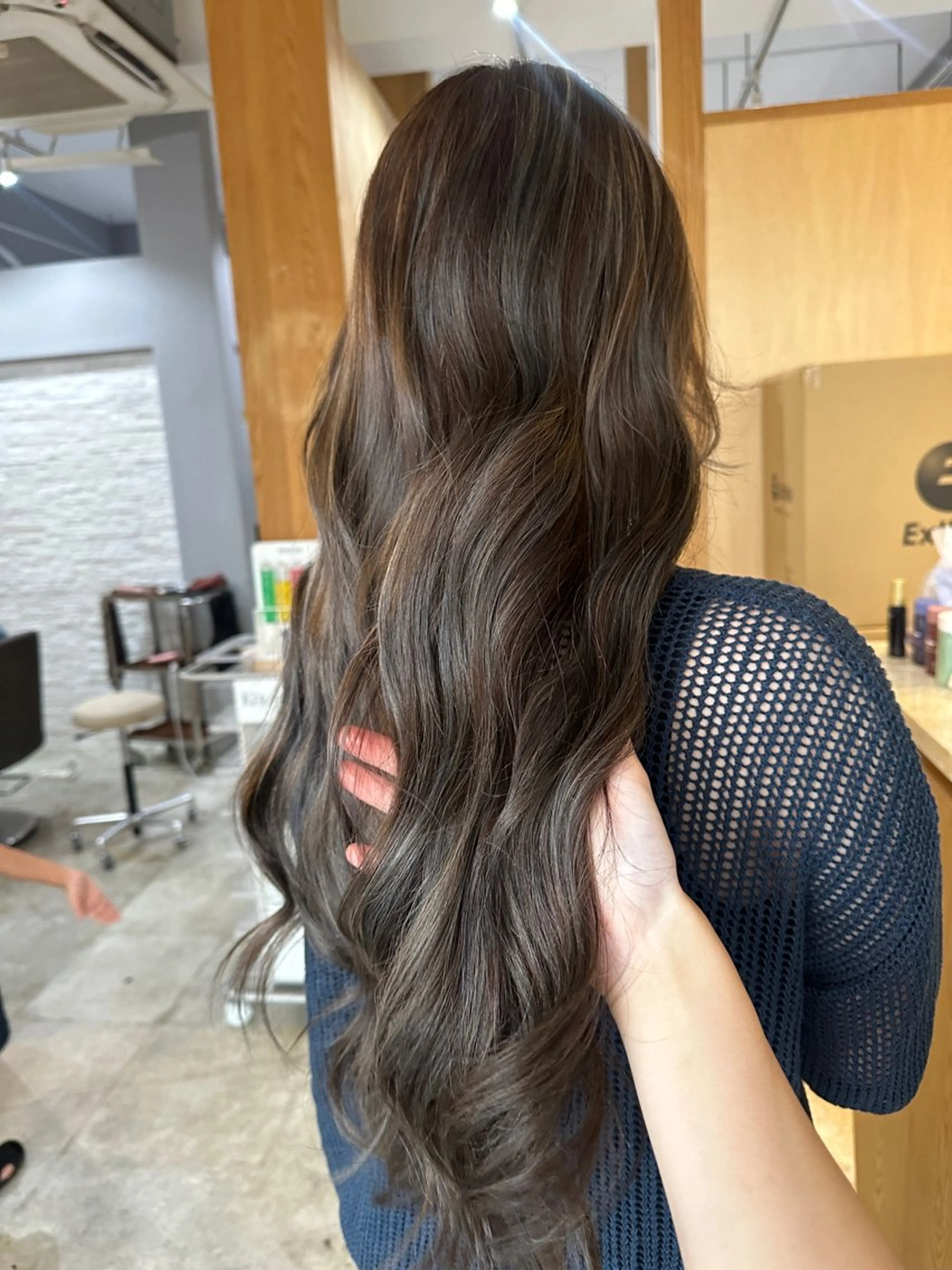 ミディアム ハイライト ヘアカラー トリートメント miloc MOMOKAのヘアスタイル