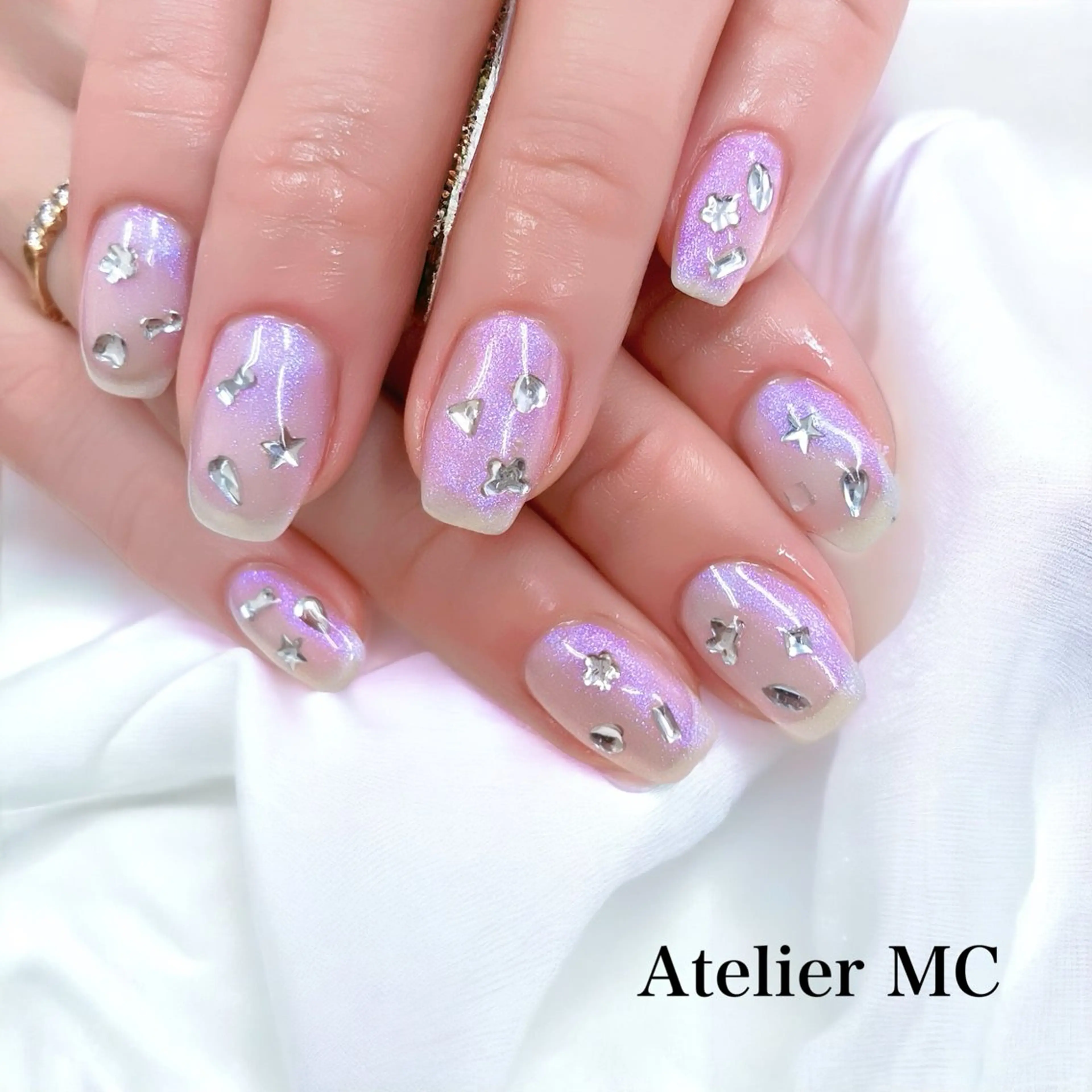 🩷ワンカラー+小さめストーン30こ🩷の写真