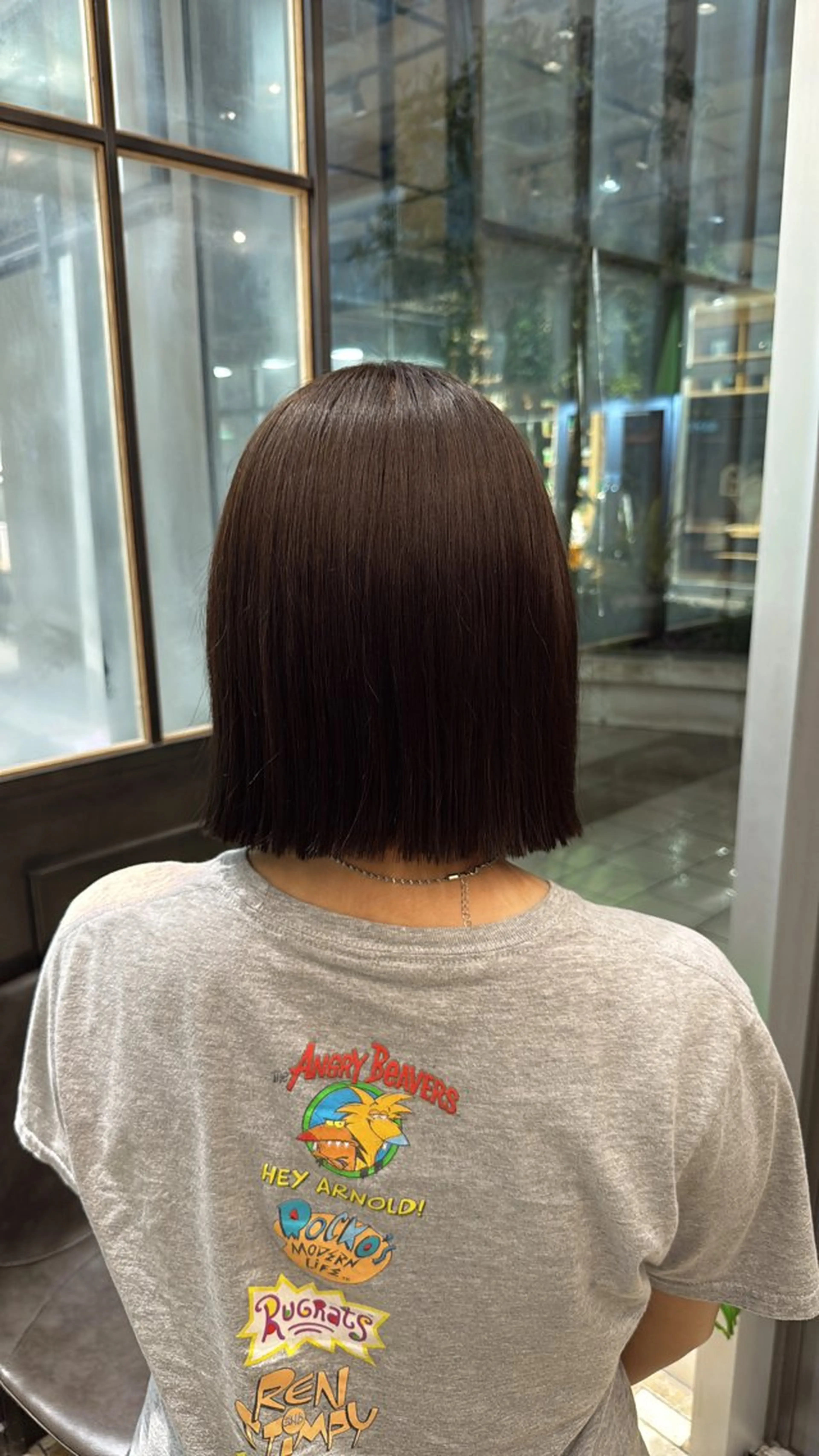 ショート 切りっぱなしボブ アッシュ ボブ カット ヘアカラー レイヤーカット /momocaのヘアスタイル