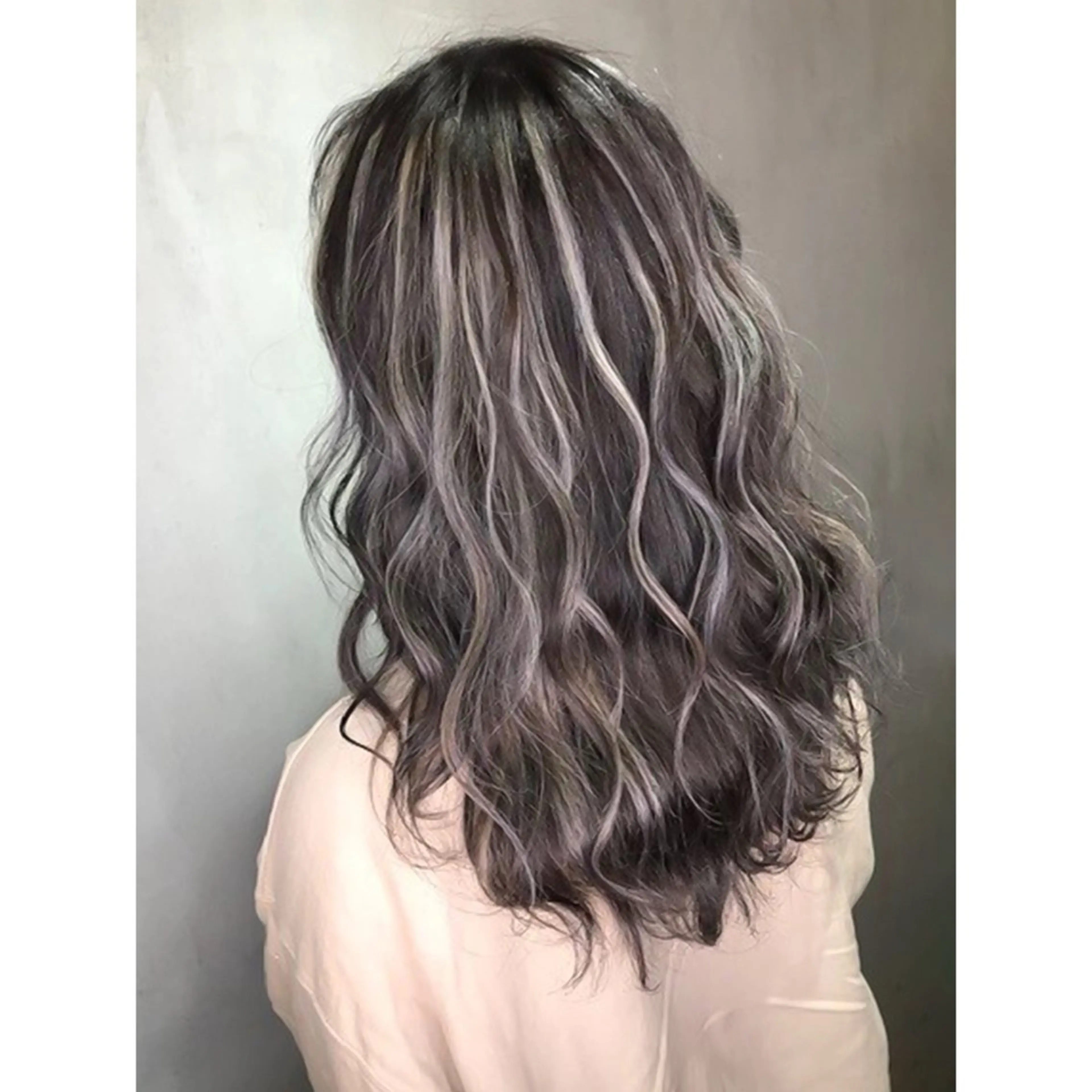 セミロング ワダ カイのヘアスタイル