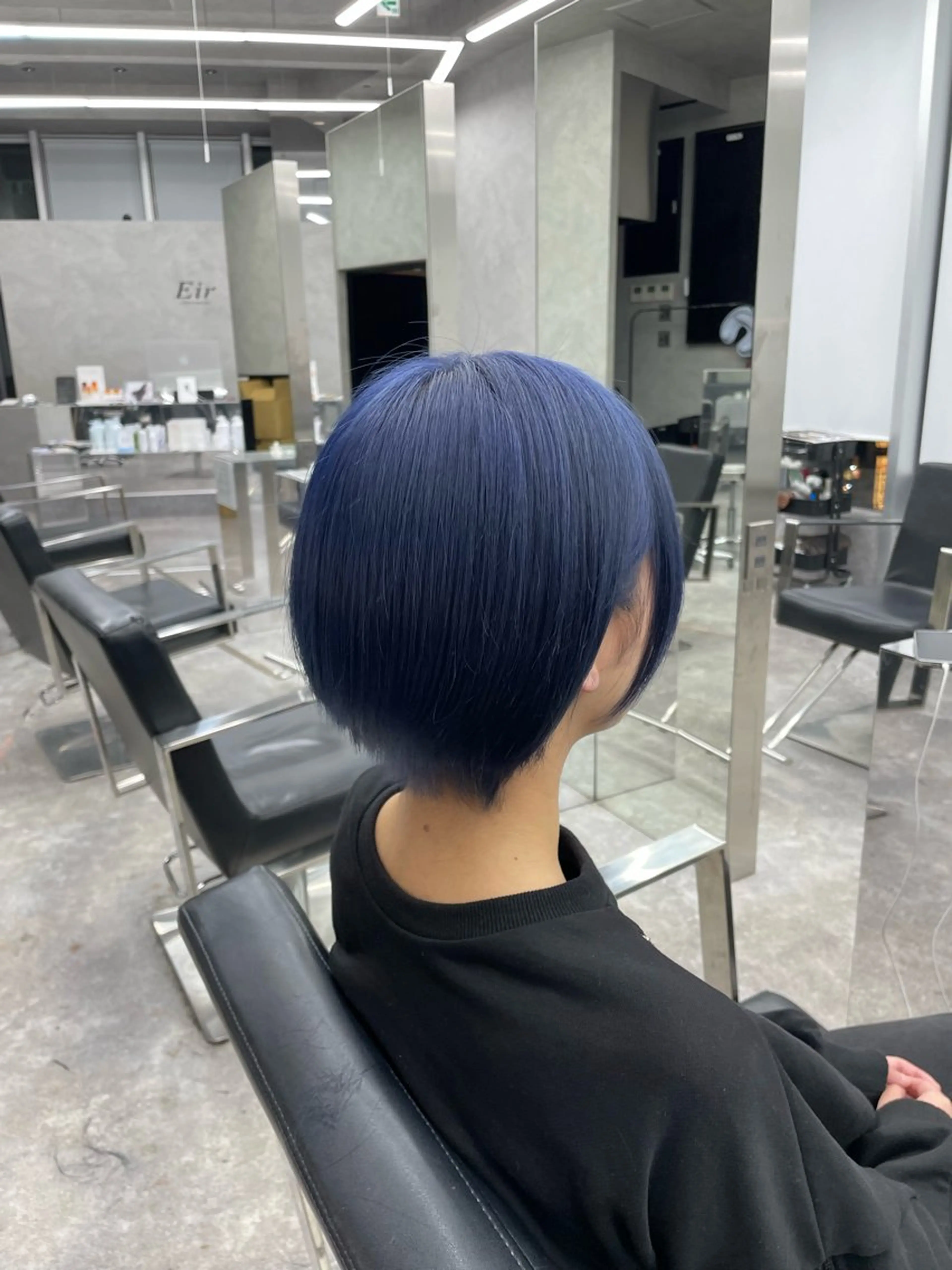 ショート カラー ブリーチ ブルーカラー ハイトーンカラー ネイビーカラー 髪質改善 ヘアカラー トリートメント エフェクトブリーチ 神戸 三宮 麟太郎のヘアスタイル