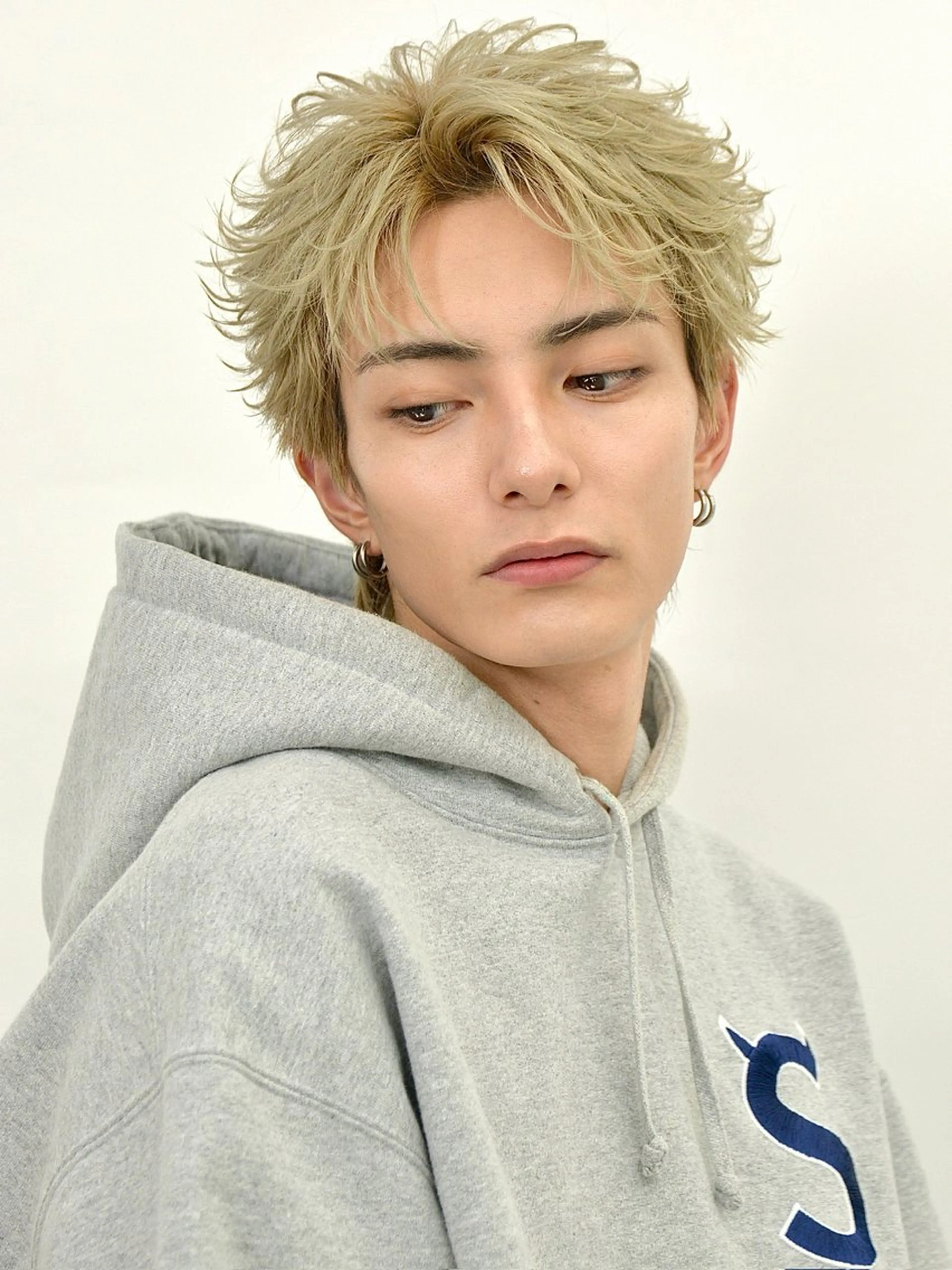 ショート カラー パーマ メンズ メンズハイトーン ハイトーンカラー ショートヘア サロウィン所属・飯田 とうまのヘアスタイル