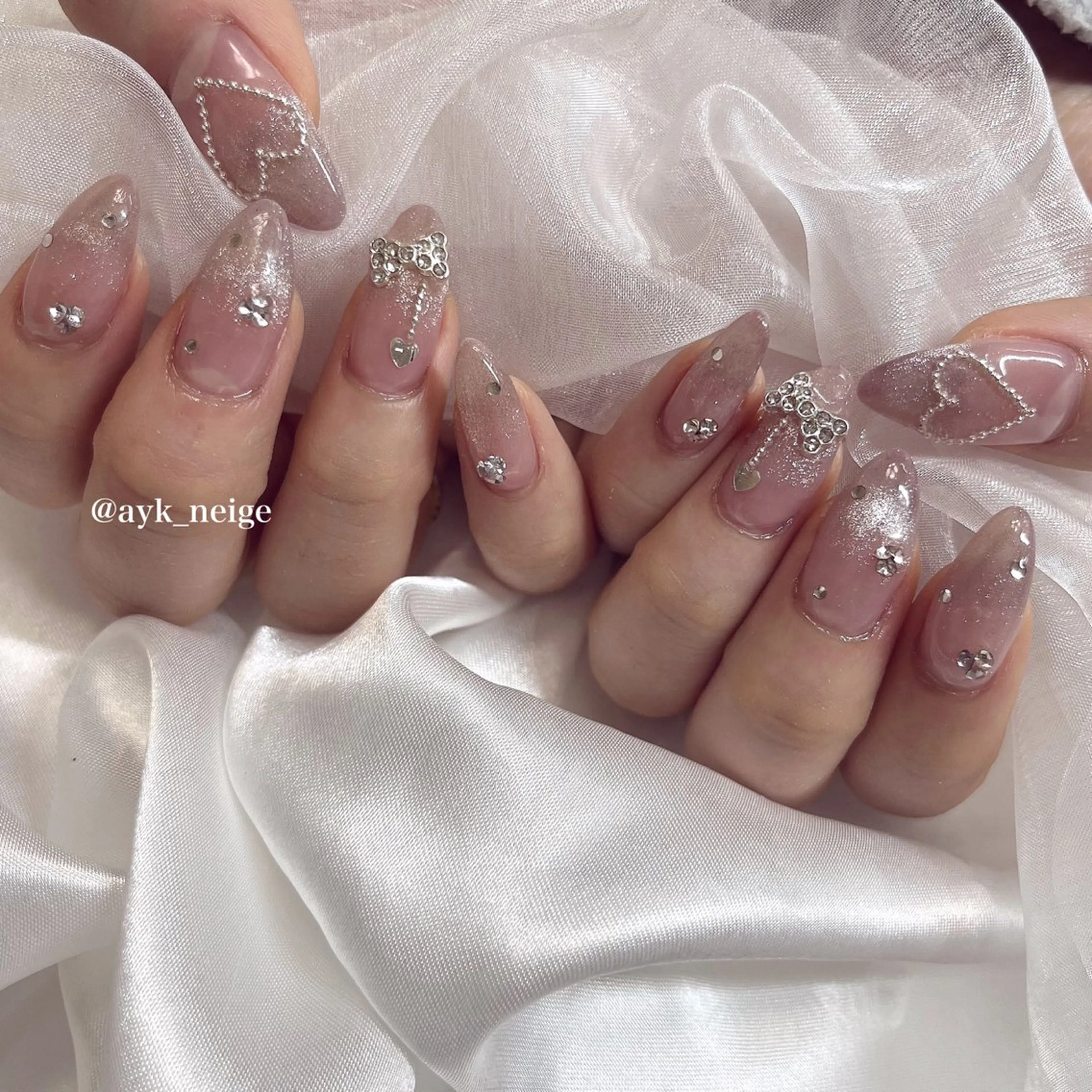 ネイル フットネイル キラキラネイル 韓国ネイル リボン シンプルネイル n'eige nail所属・大谷 綾香のネイルデザイン