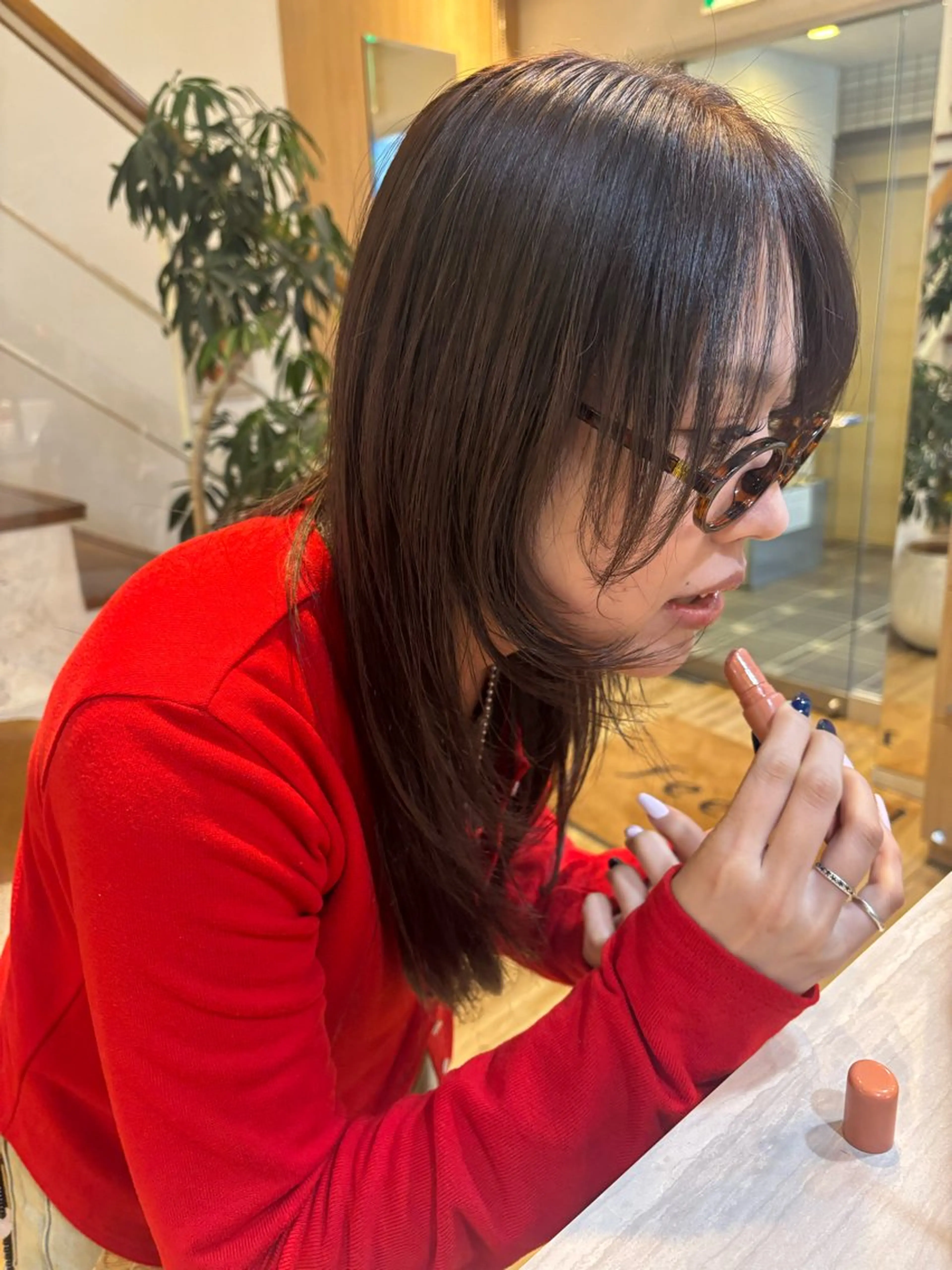 セミロング カラー 池田理紗/メンズ カット/切りっぱなしのヘアスタイル