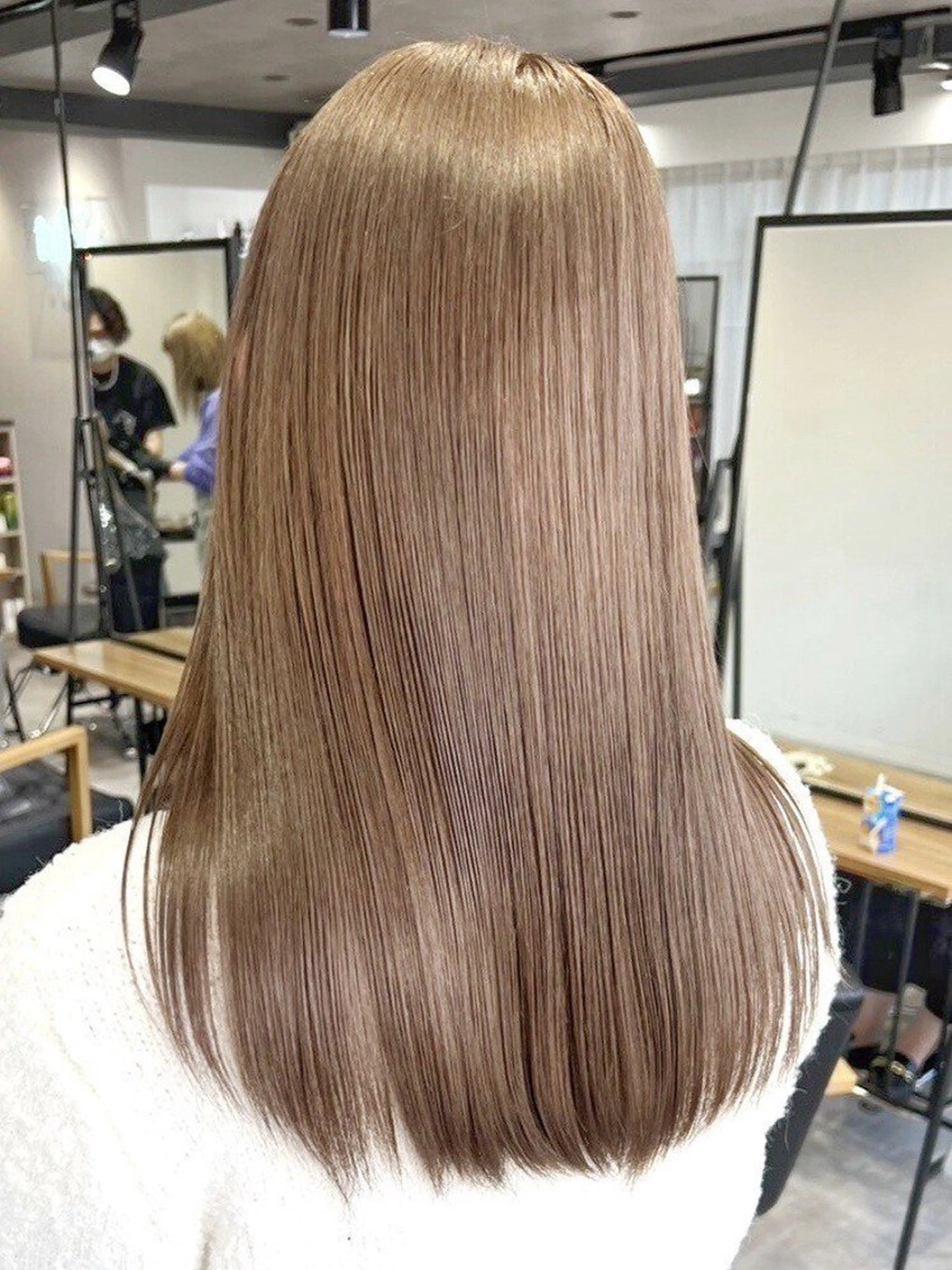 カラー 🍓横浜/ハイトーン ミルクティーベージュのヘアスタイル