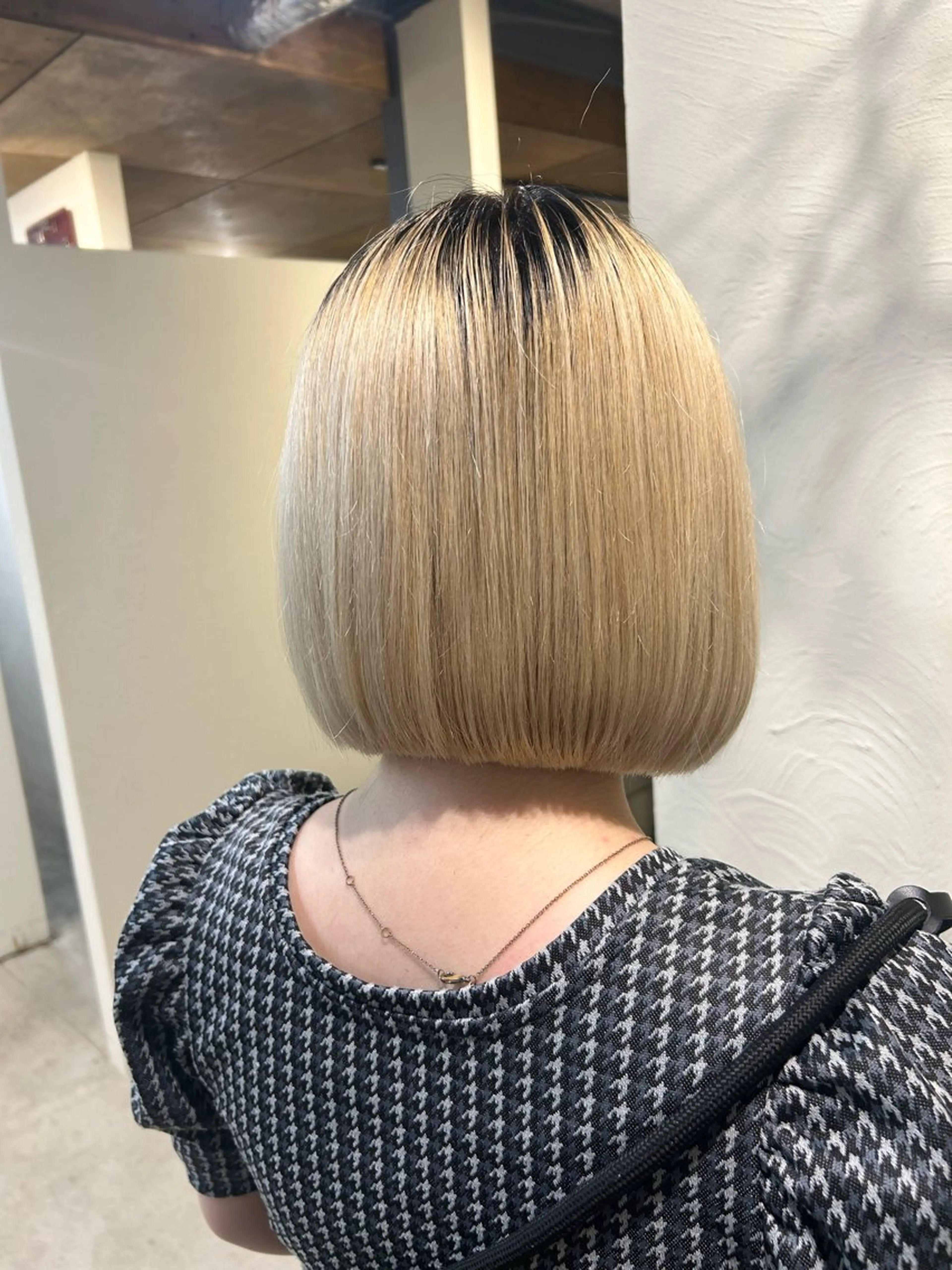 ミディアム 服部 和香のヘアスタイル