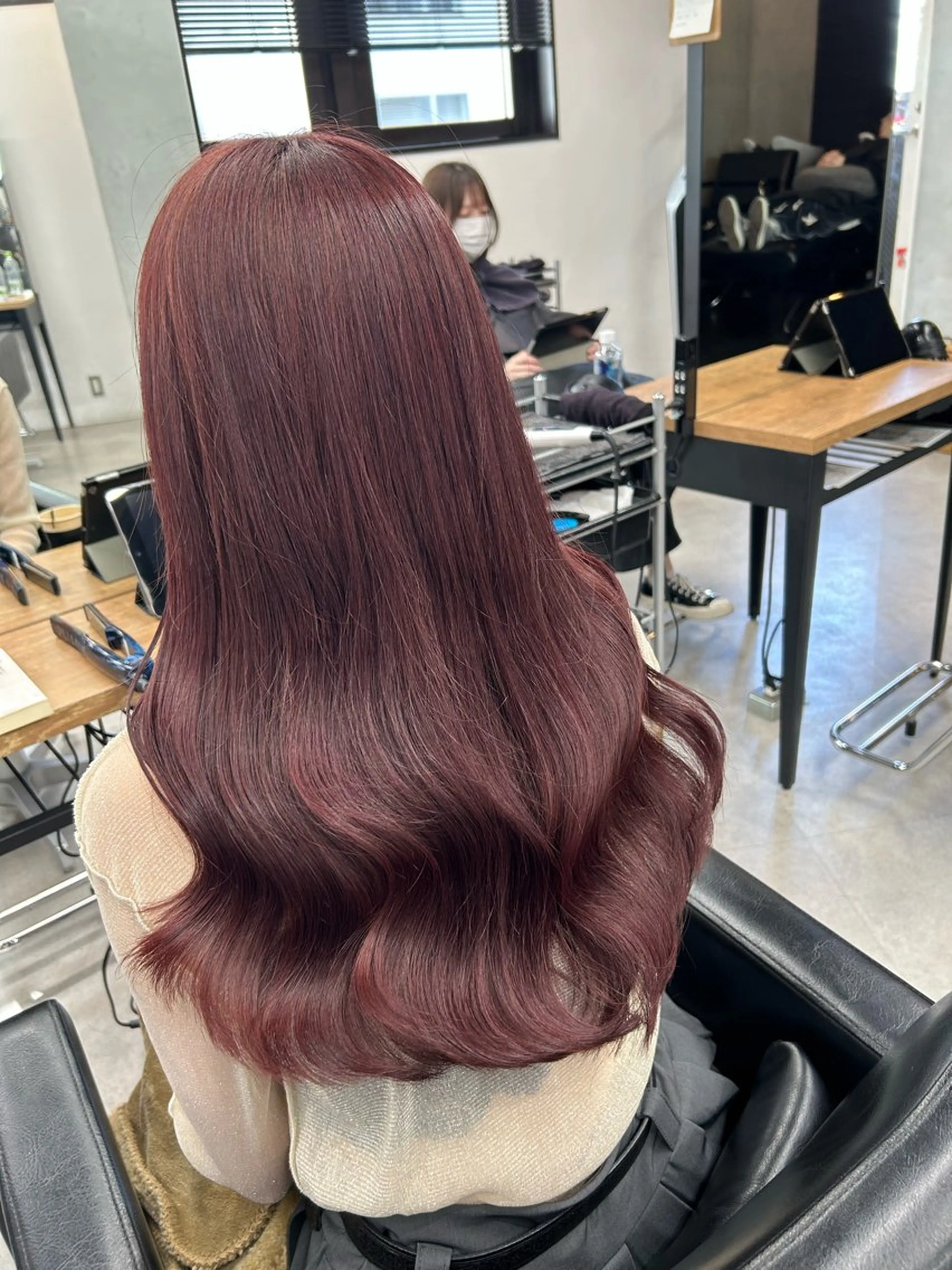 ミディアム カラー ブリーチ カシス ダブルカラー ブリーチなしカラー ピンクカラー RYOSUKE ハイトーンのヘアスタイル