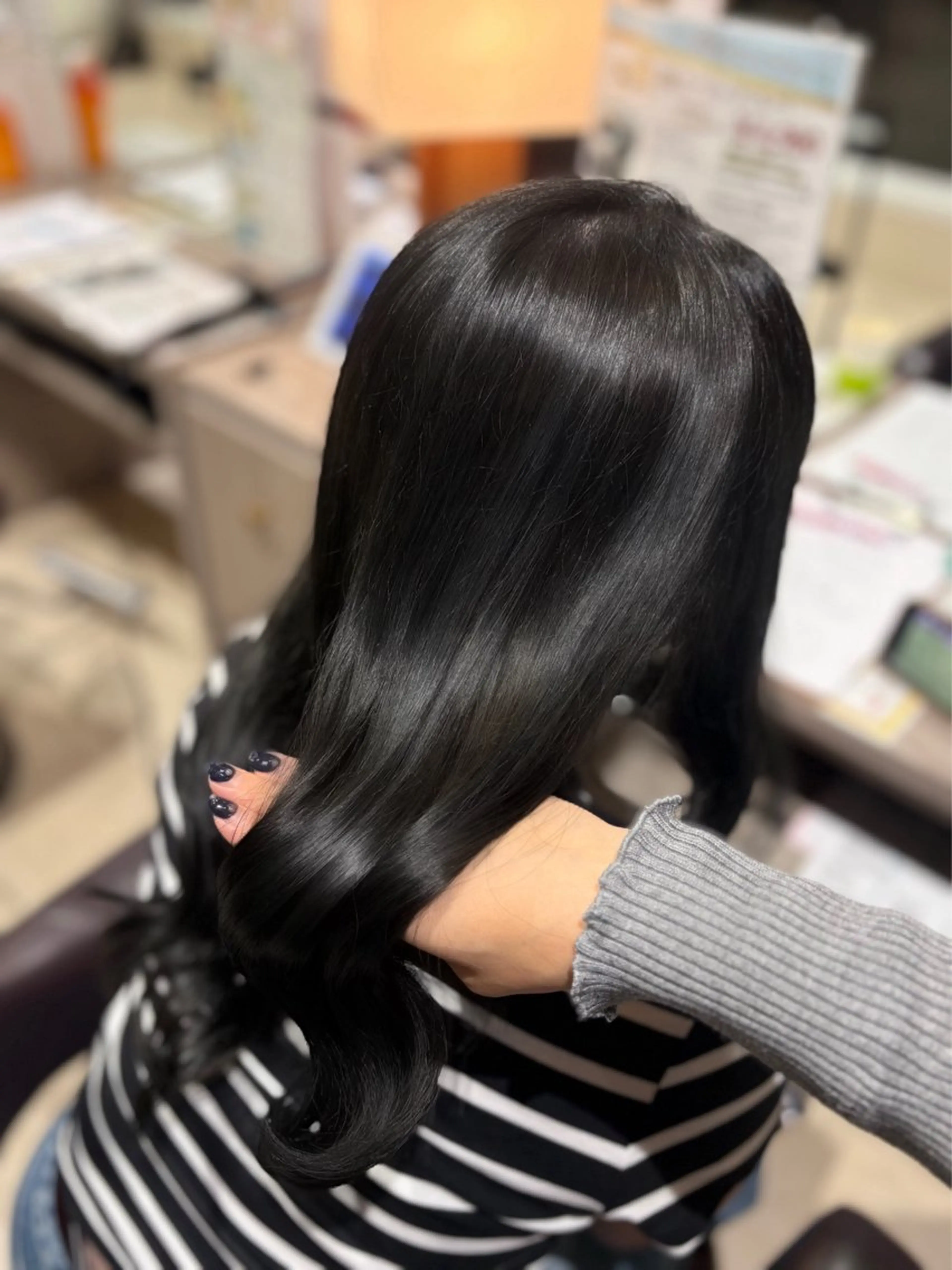 ロング カラー 黒髪 ブルーカラー ブルーブラック 透明感カラー Rin♡⸝⸝ うる艶カラー✧︎*。のヘアスタイル