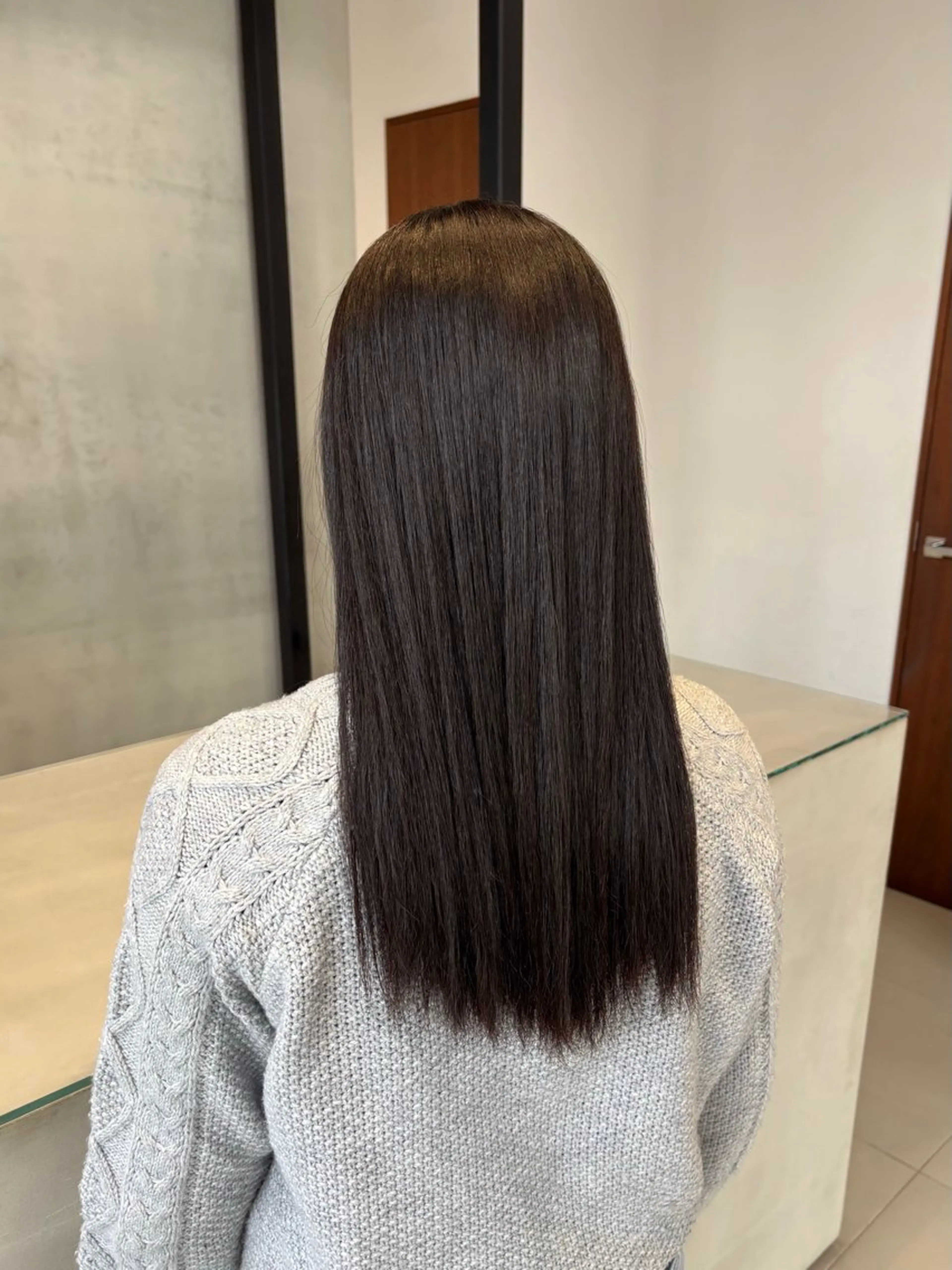 ロング 縮毛矯正 岡本 彩楓のヘアスタイル