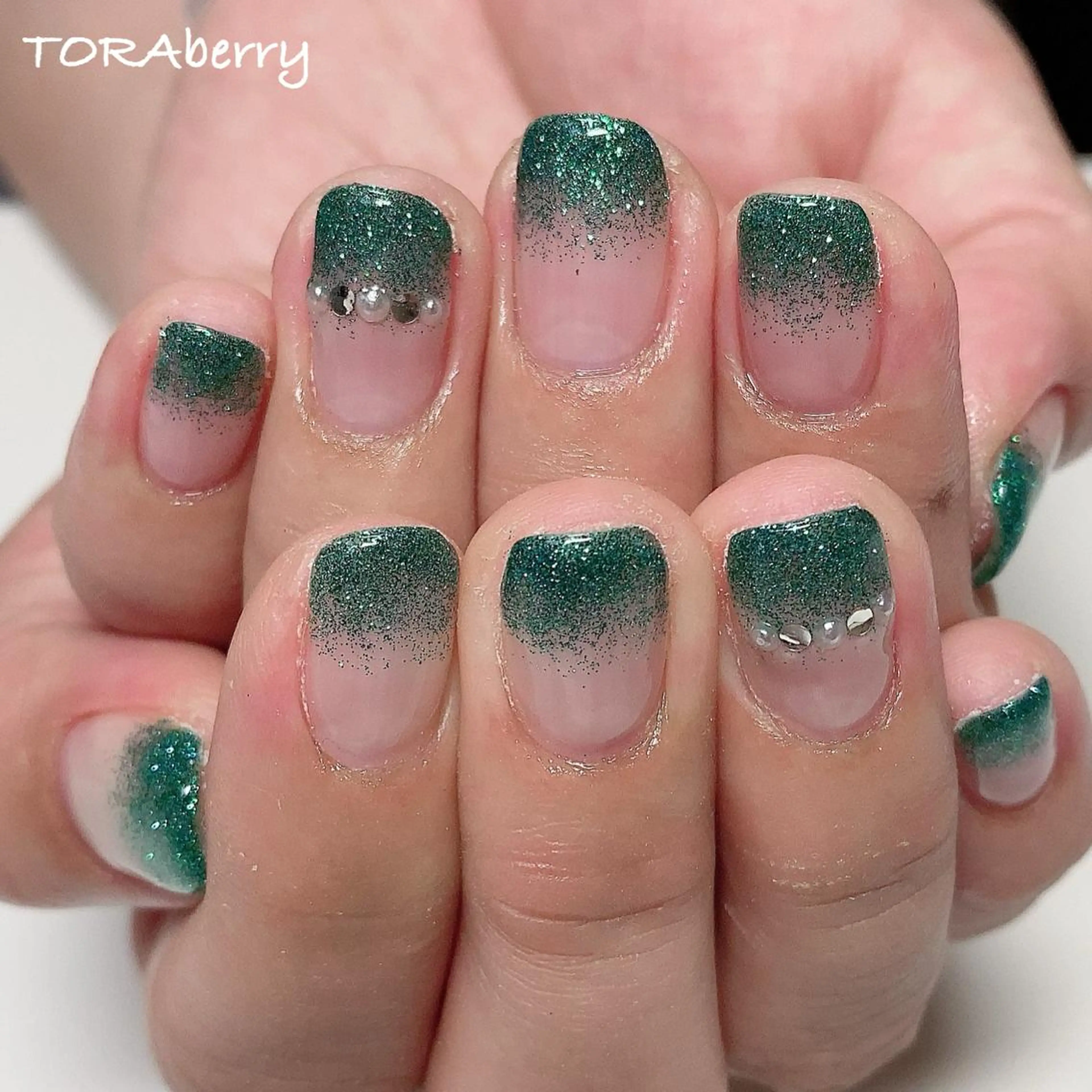 ネイル ラメ(グリッター) ラメグラデーション ハンドネイル ネイリスト なつみのネイルデザイン