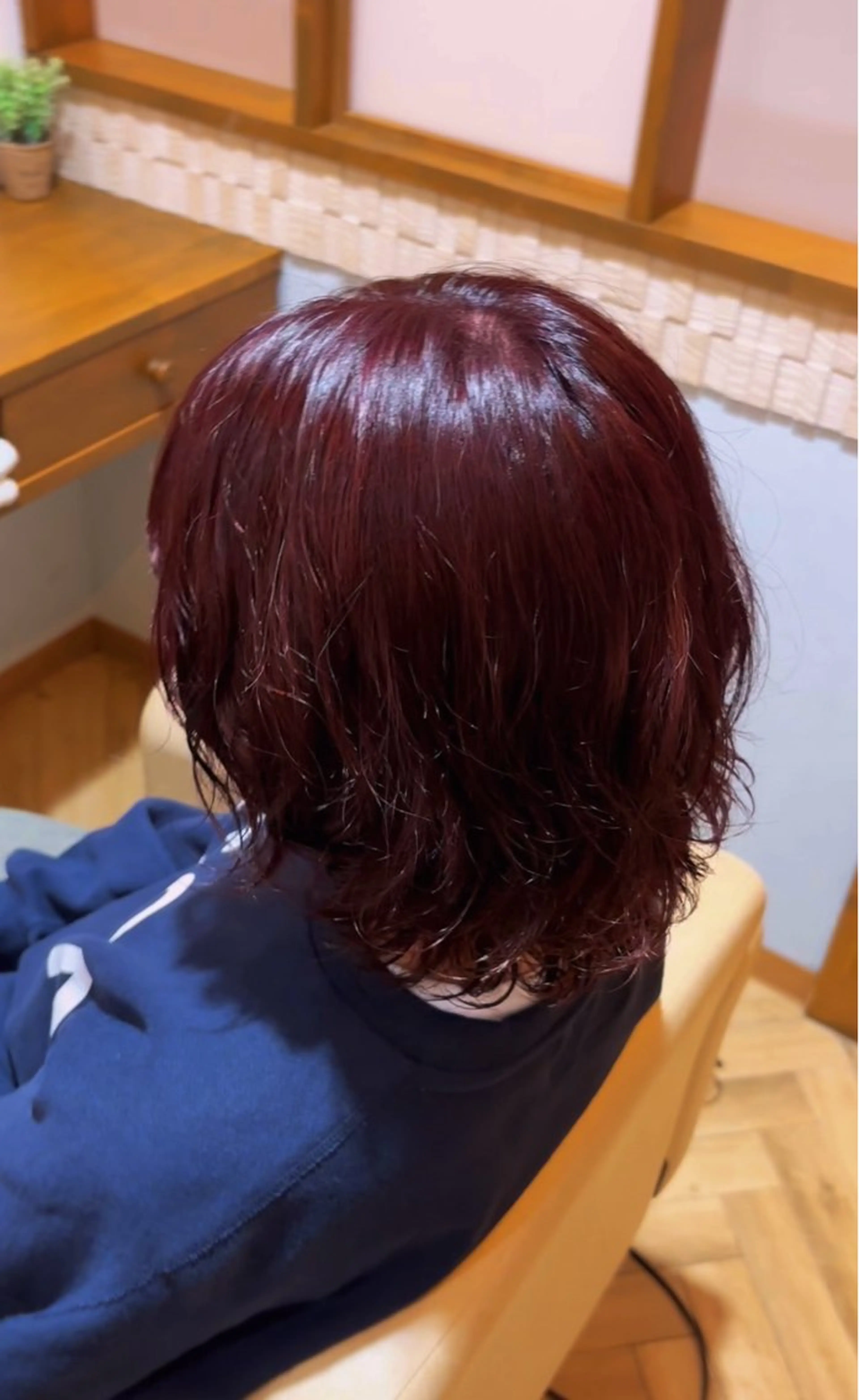 ミディアム カラー ブリーチ ダブルカラー ブリーチなしカラー レッドカラー ヘアカラー 長山 里咲のヘアスタイル