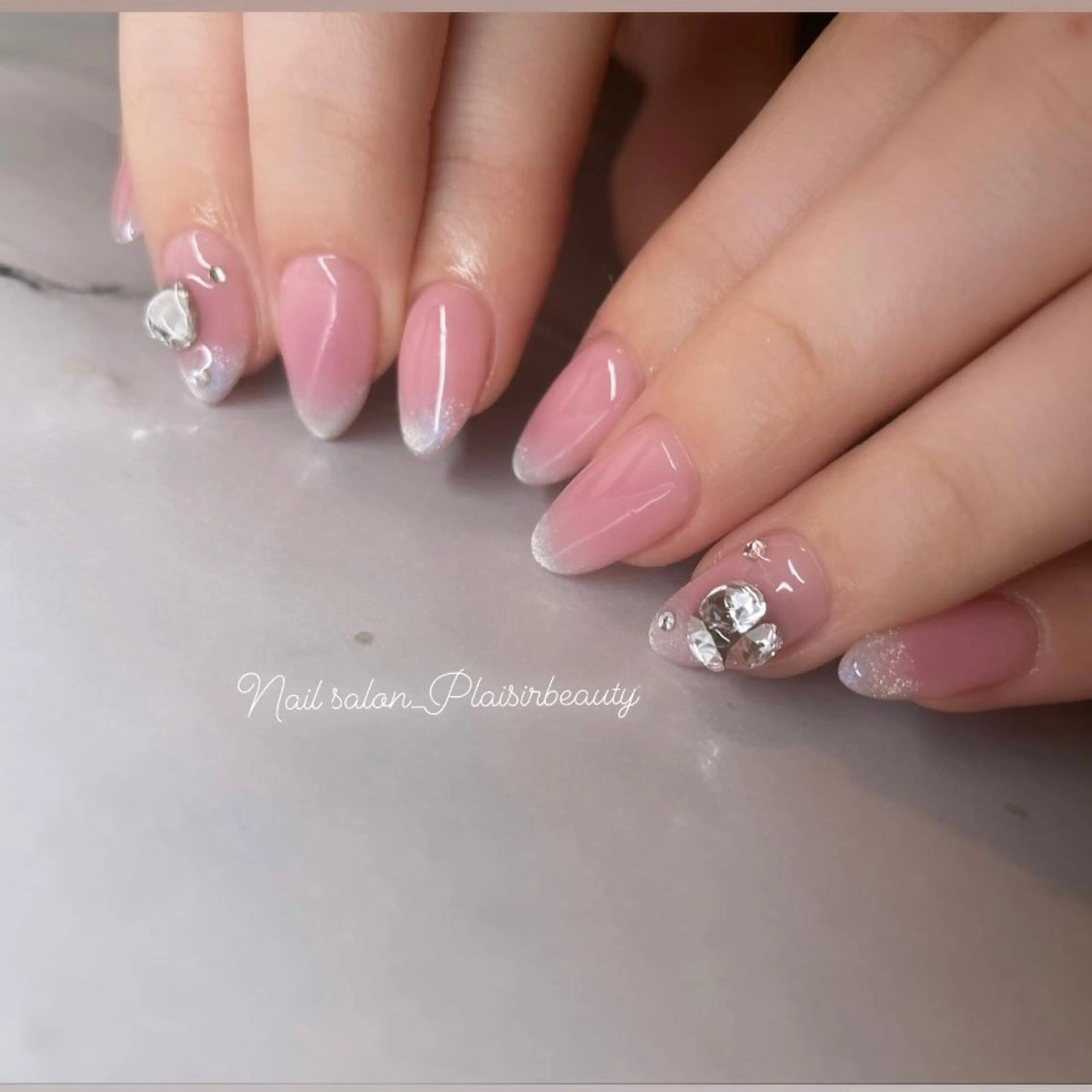 ネイル グラデーション マグネットネイル 春ネイル ワンホンネイル ハンドネイル ☃️Nobody_ Renのネイルデザイン