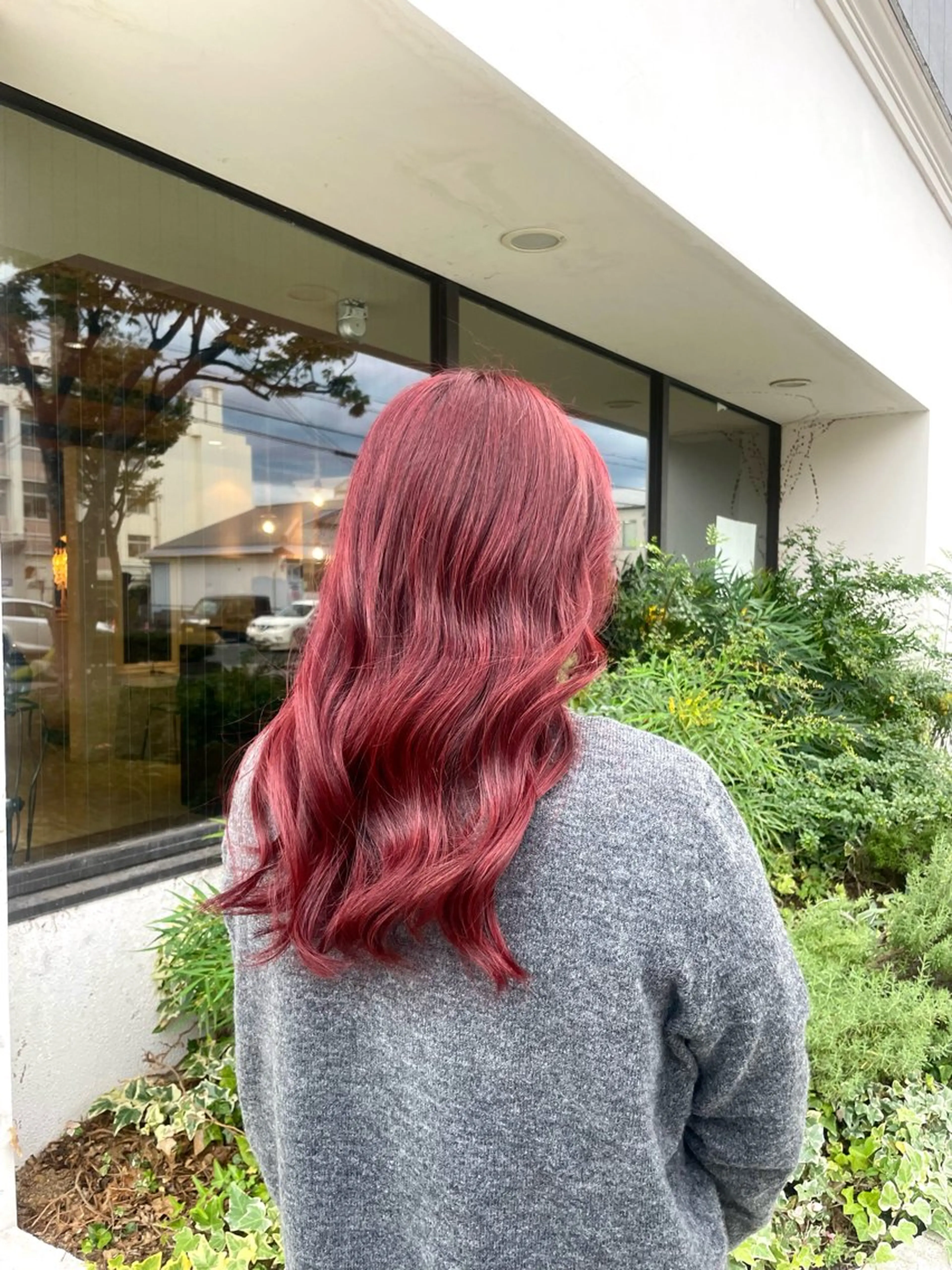 ロング ROZA germe所属・SHIO / ハイトーンカラーのヘアスタイル