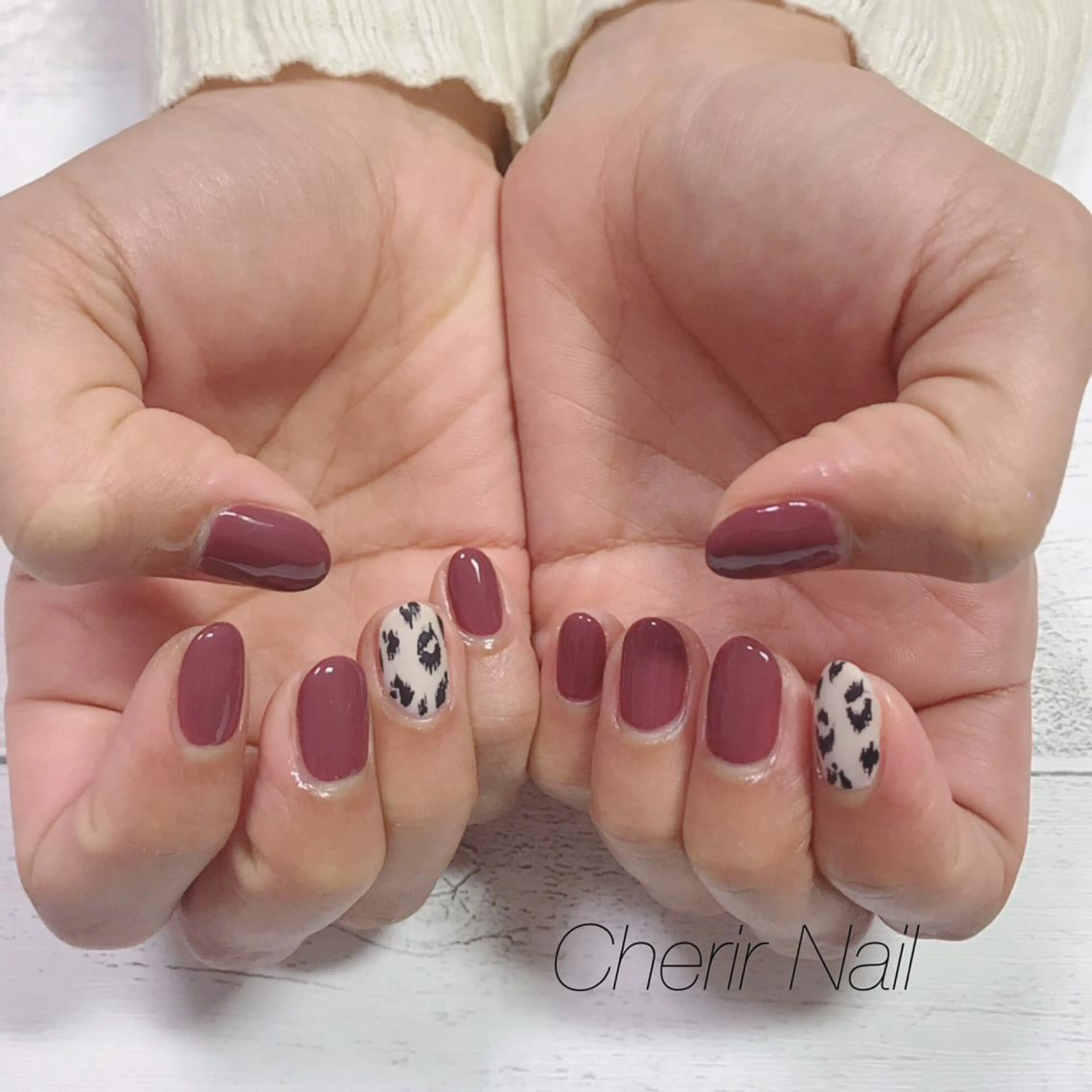 ネイル アニマル柄 ブラウン カジュアル ワンカラーネイル 赤色 Cherirnail kaoriのネイルデザイン