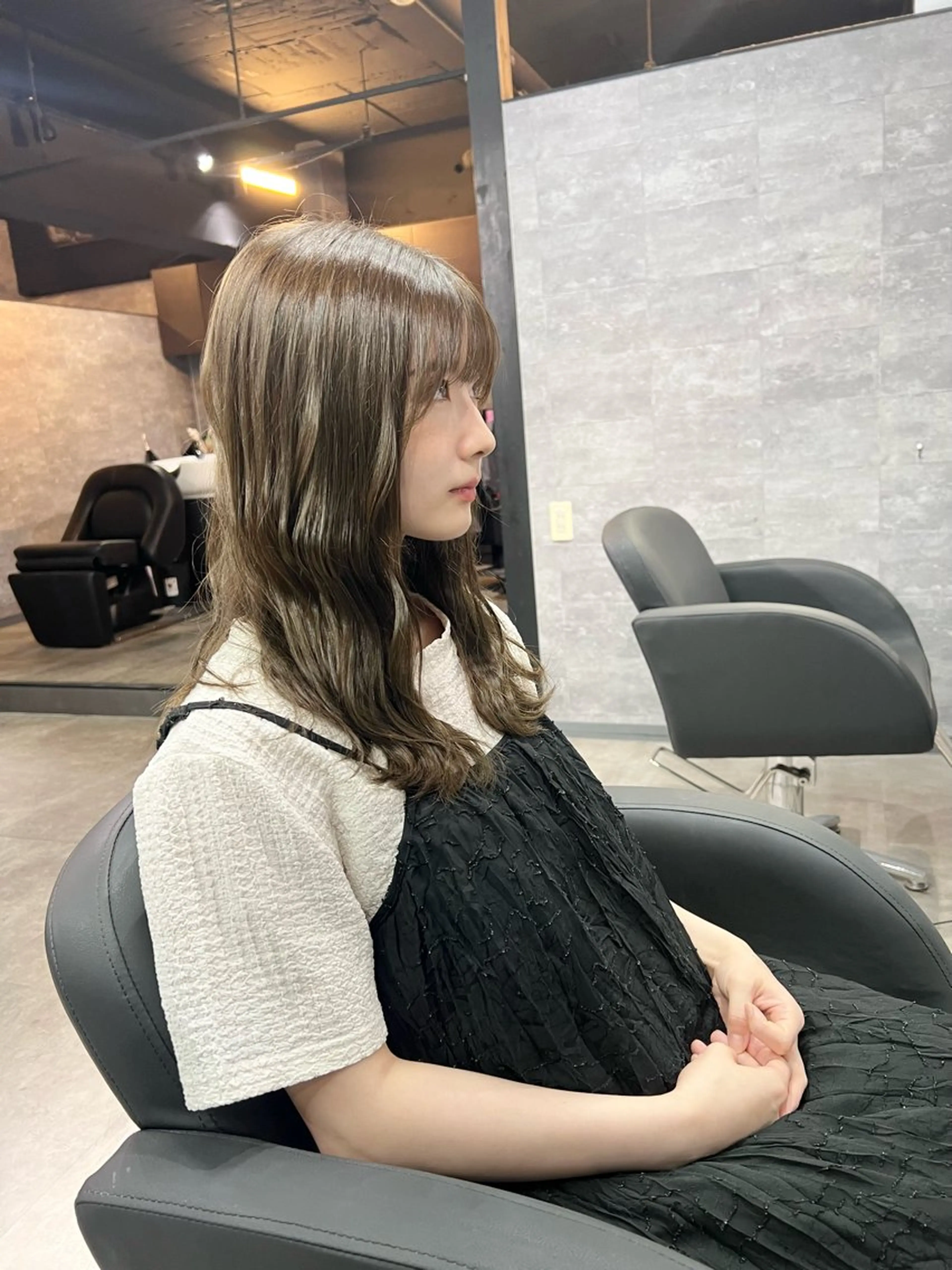 ミディアム カット ヘアカラー トリートメント RAISE by_WHITEのヘアスタイル