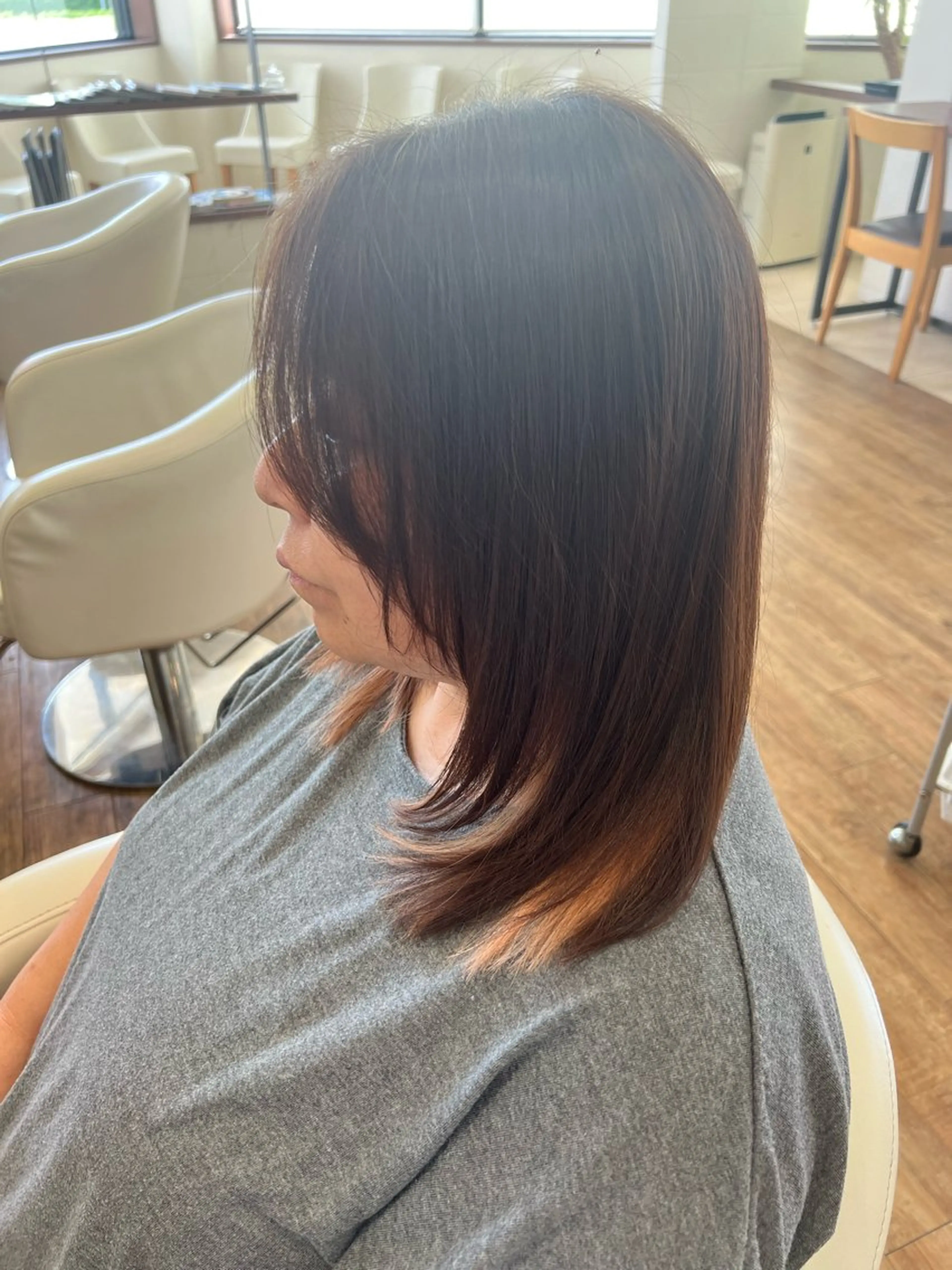 ミディアム カラー インナーカラー 顔周りカット レイヤーカット 一戸 大和のヘアスタイル