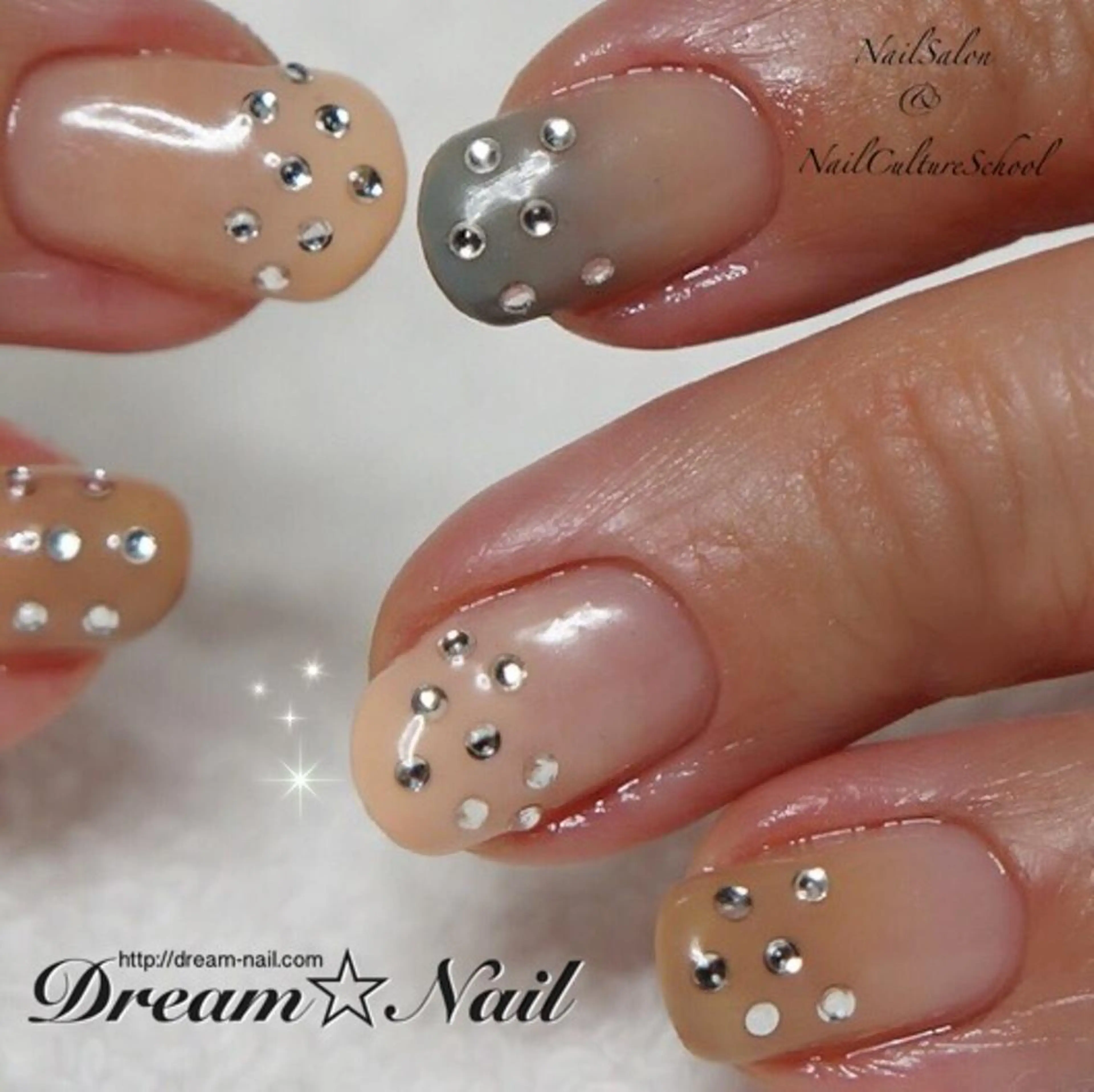 ネイル ドット グラデーション ストーンネイル ☆ JURI ☆のネイルデザイン