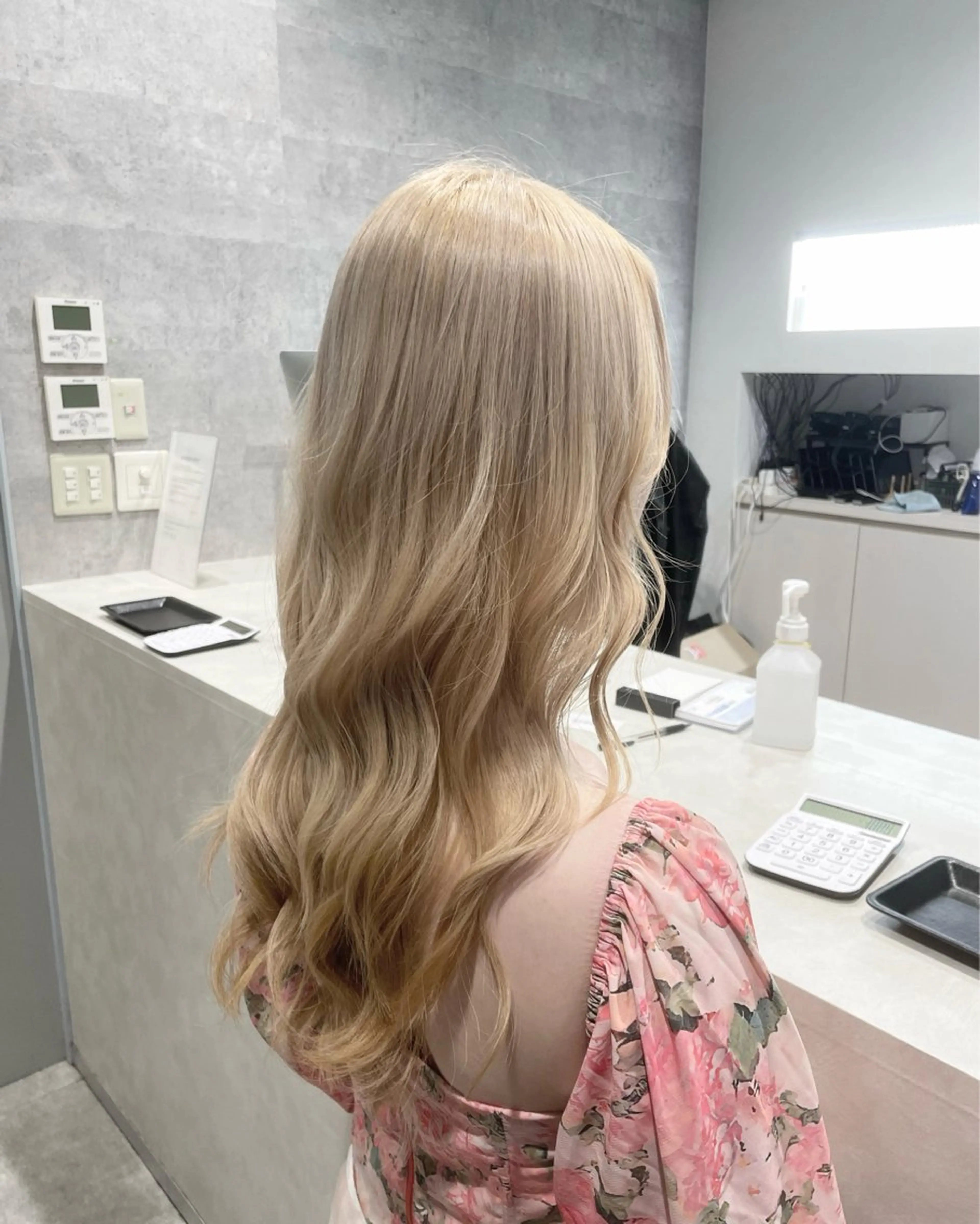 セミロング カラー _WHITE難波店【アンダーバーホワイト】所属・鬼塚脇 一輝のヘアスタイル